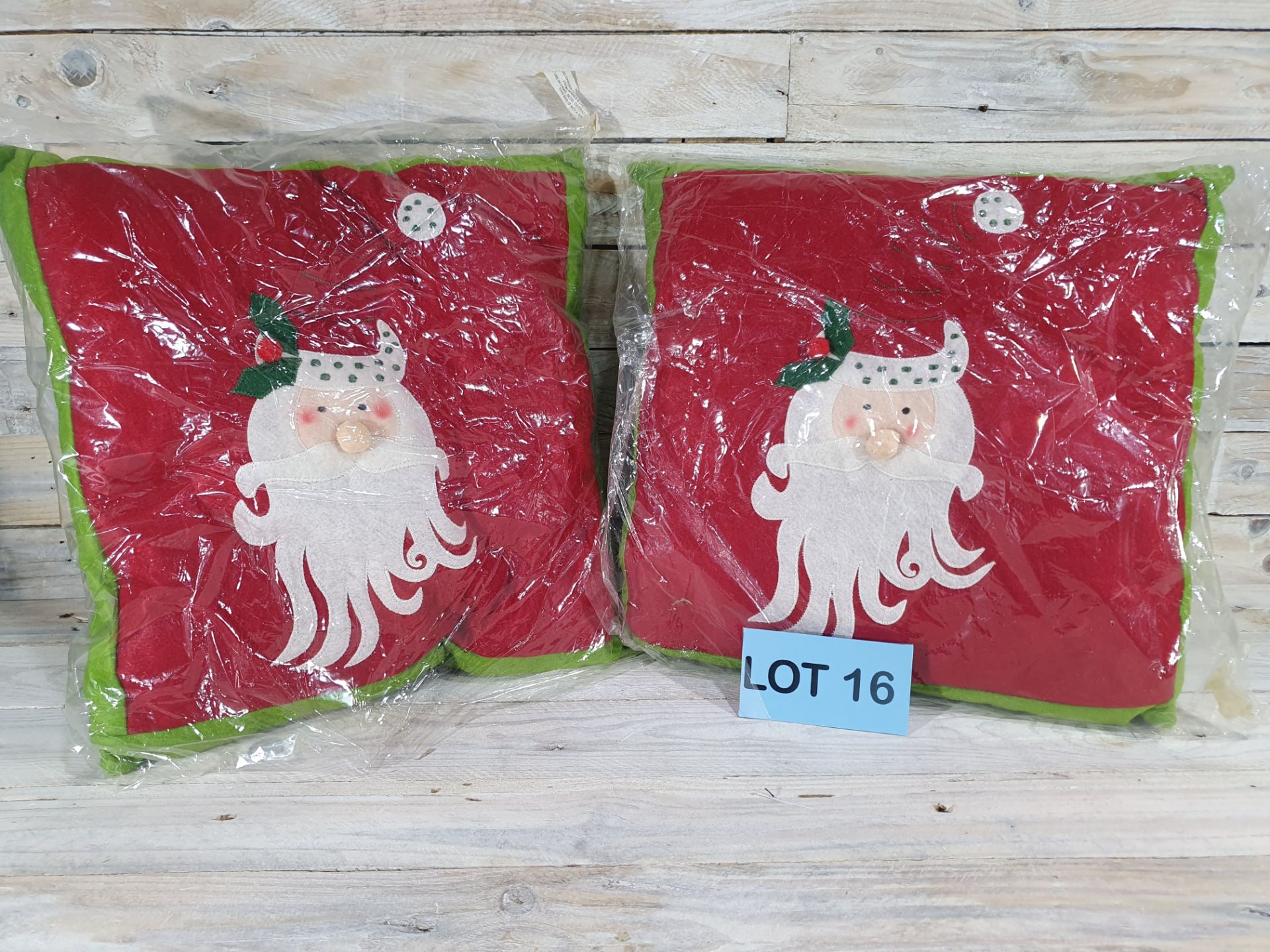 2 X 3D Fabric Christmas Cushions. 38cm X 38cm RRP £29.98 - Image 3 of 3