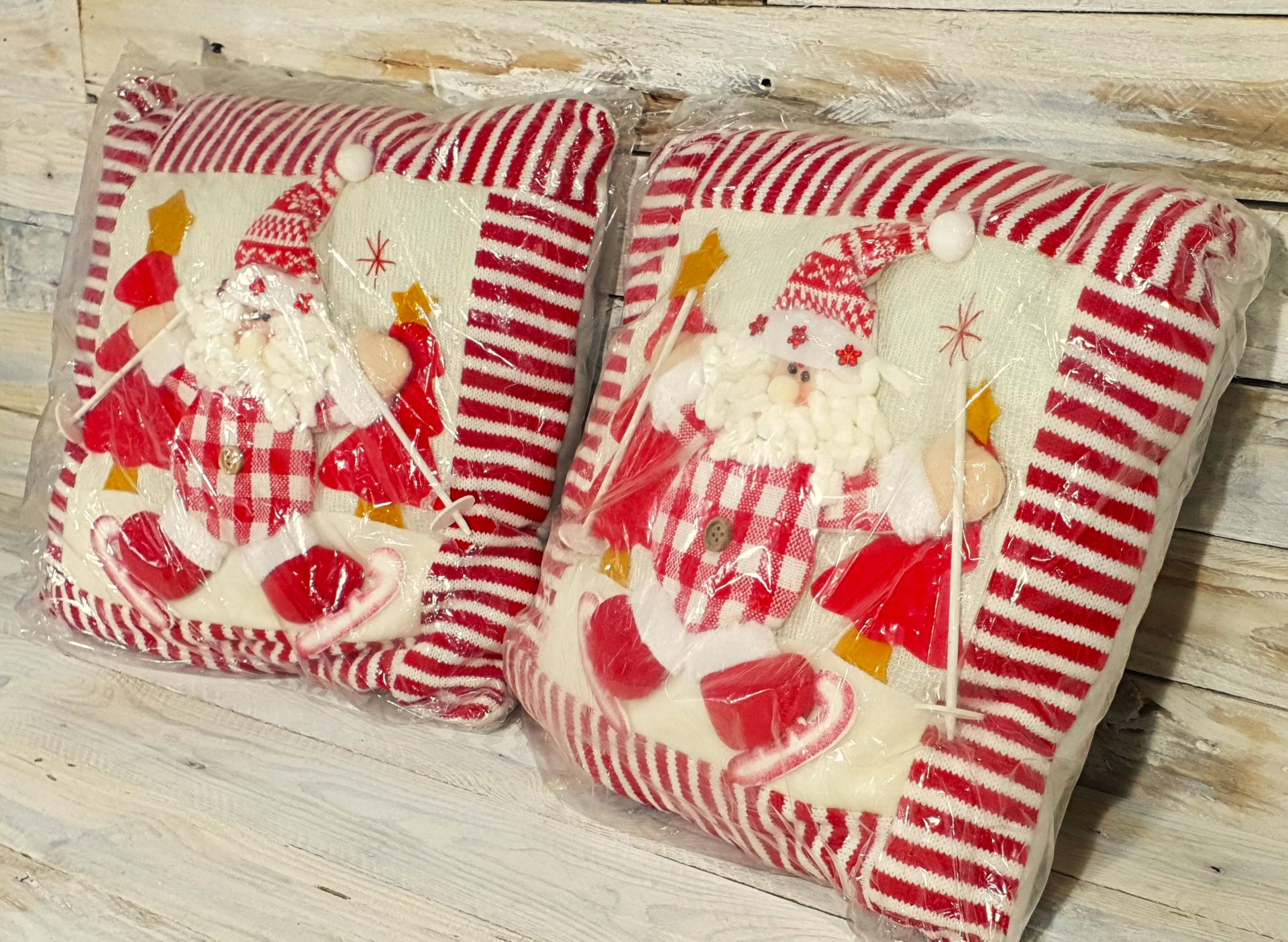 2 X 3D Luxury Santa Skiing Cushions, 35cm X 35cm RRP £35.98 - Image 2 of 3