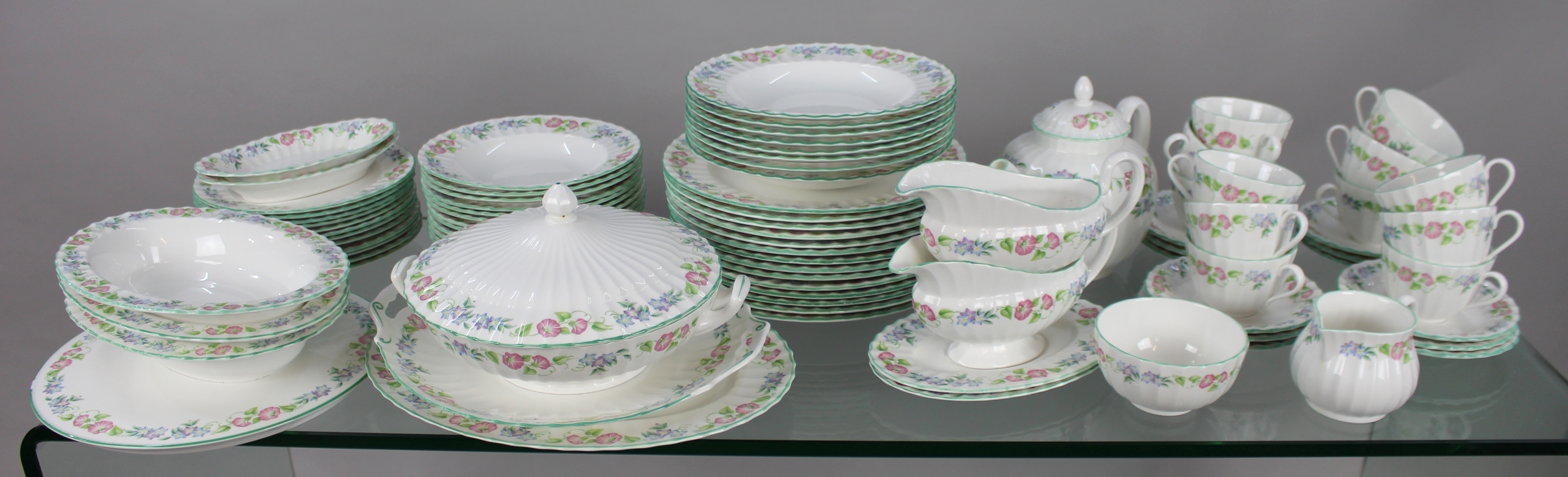 Royal Worcester English Garden 12 Place Dinner Service - Image 2 of 9