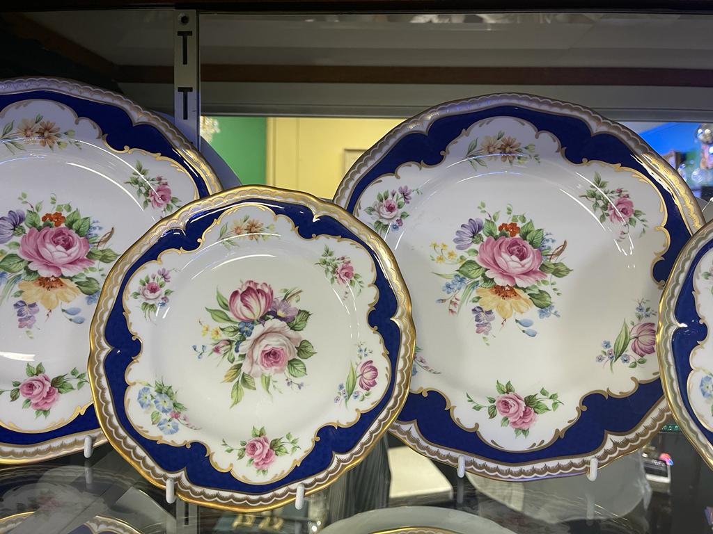 Royal Worcester Charlotte Dinner Service 70 Pieces - Image 2 of 14