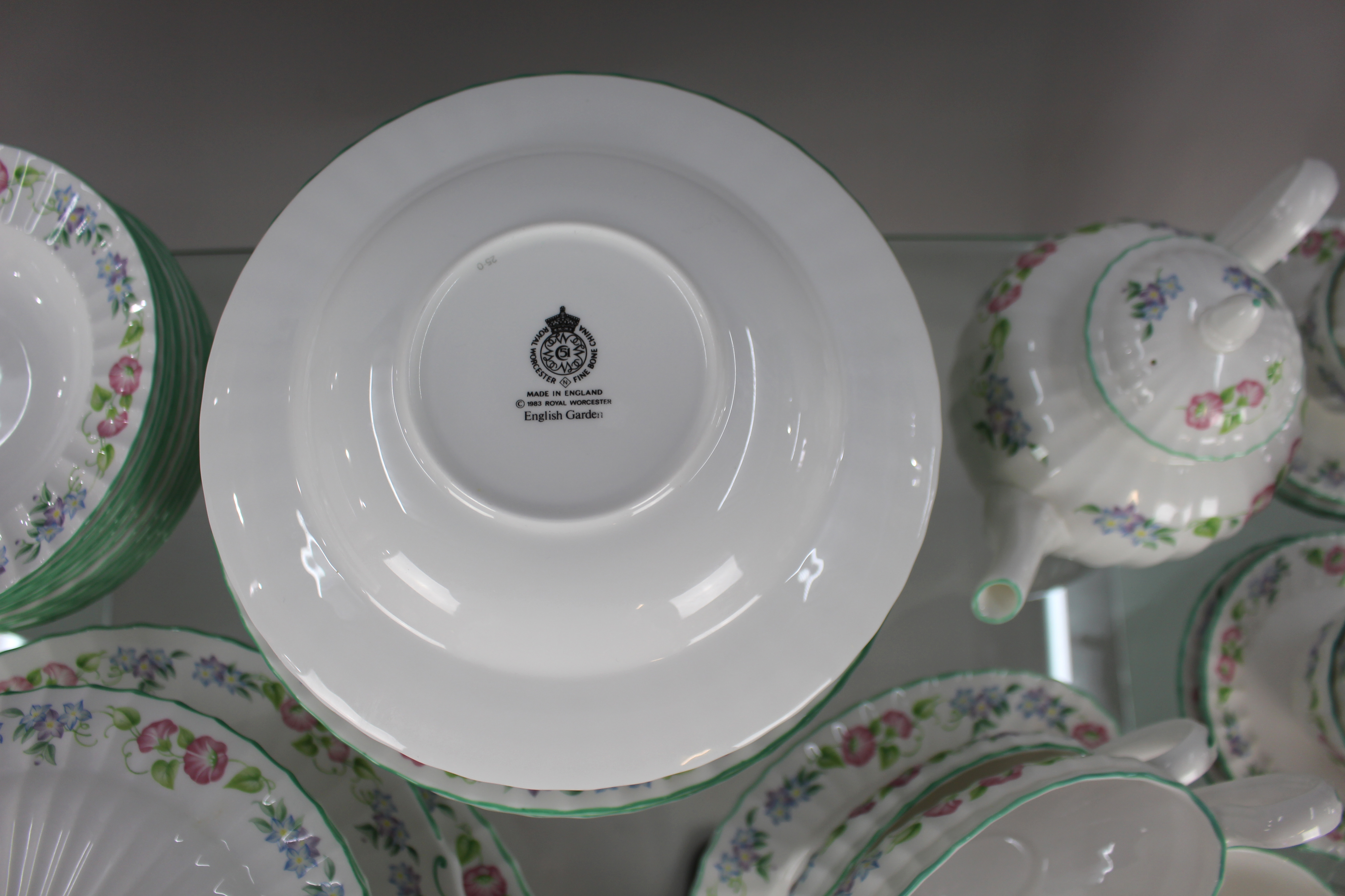 Royal Worcester English Garden 12 Place Dinner Service - Image 8 of 9