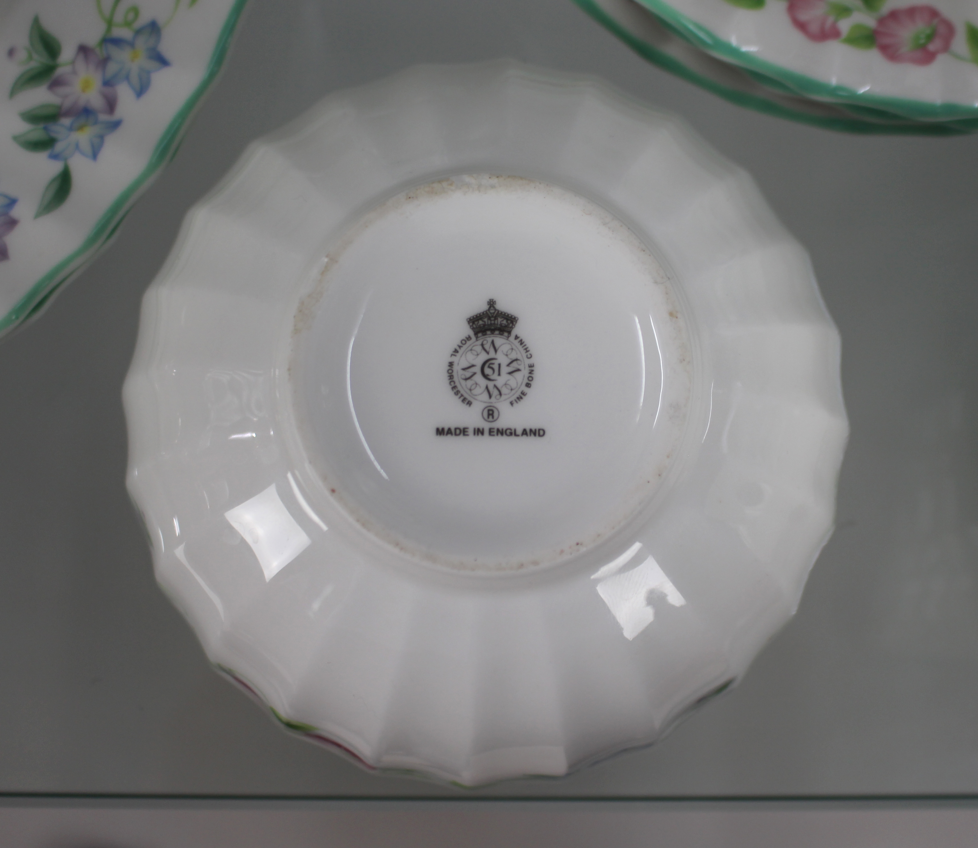 Royal Worcester English Garden 12 Place Dinner Service - Image 6 of 9