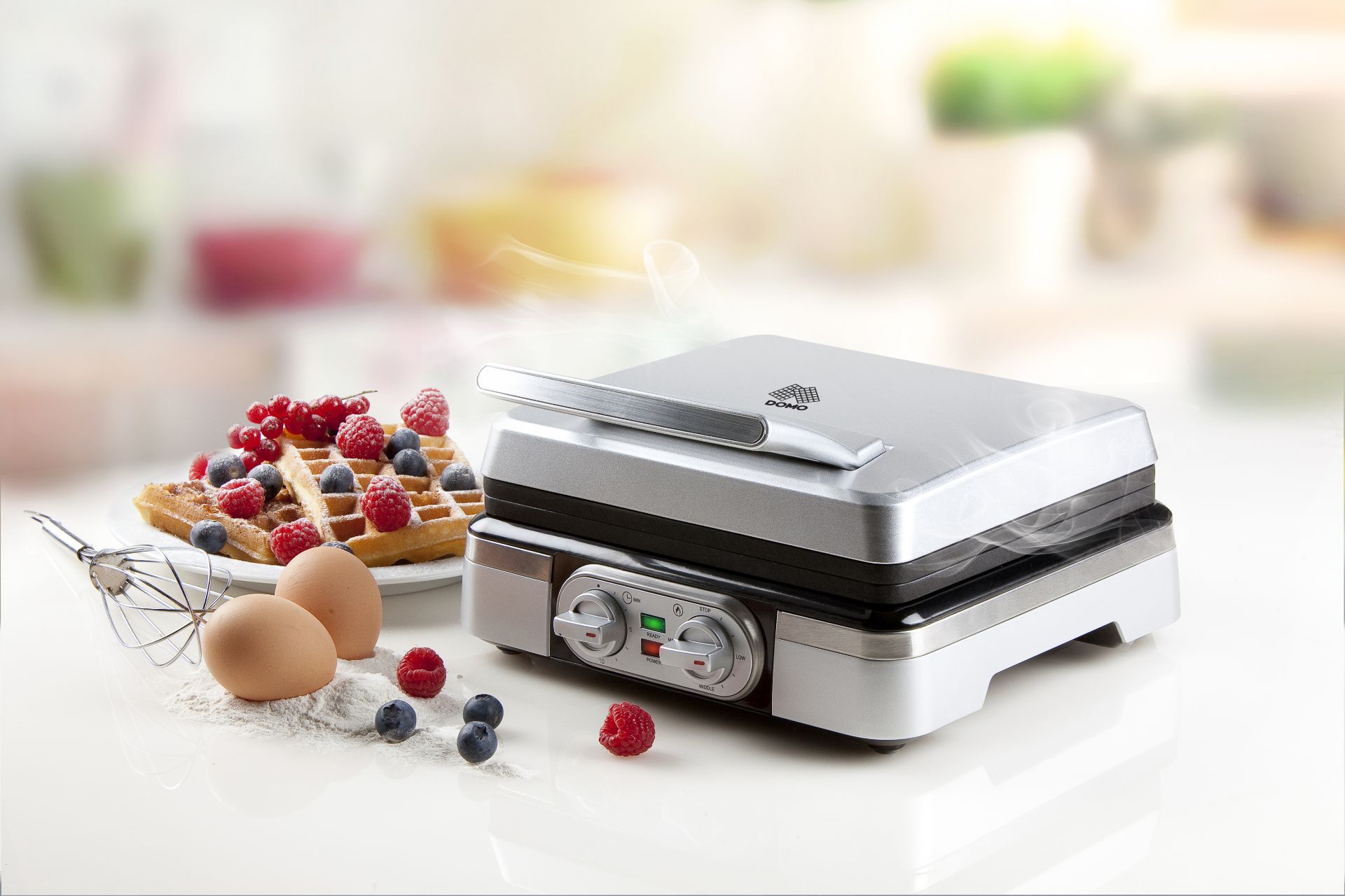 Title: 2 x DO91949W DOMO Silver Waffle Maker with Temp and time controls RRP £75Description: 2 x - Image 2 of 3