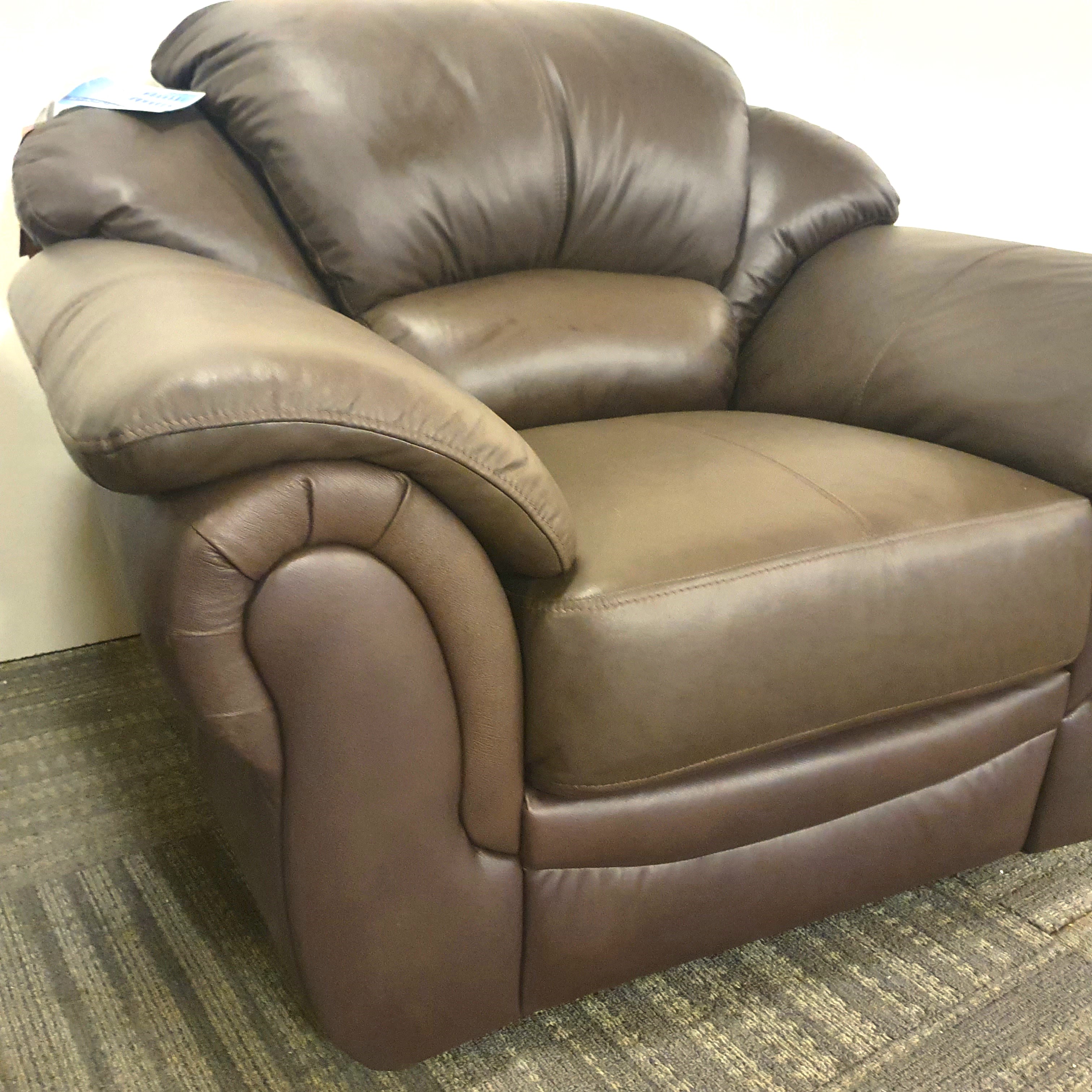 Real Brown Leather Large Quality Arm Chair. 118cm across x 86cm tall x 99cm deep. Rrp £999 - Image 3 of 6