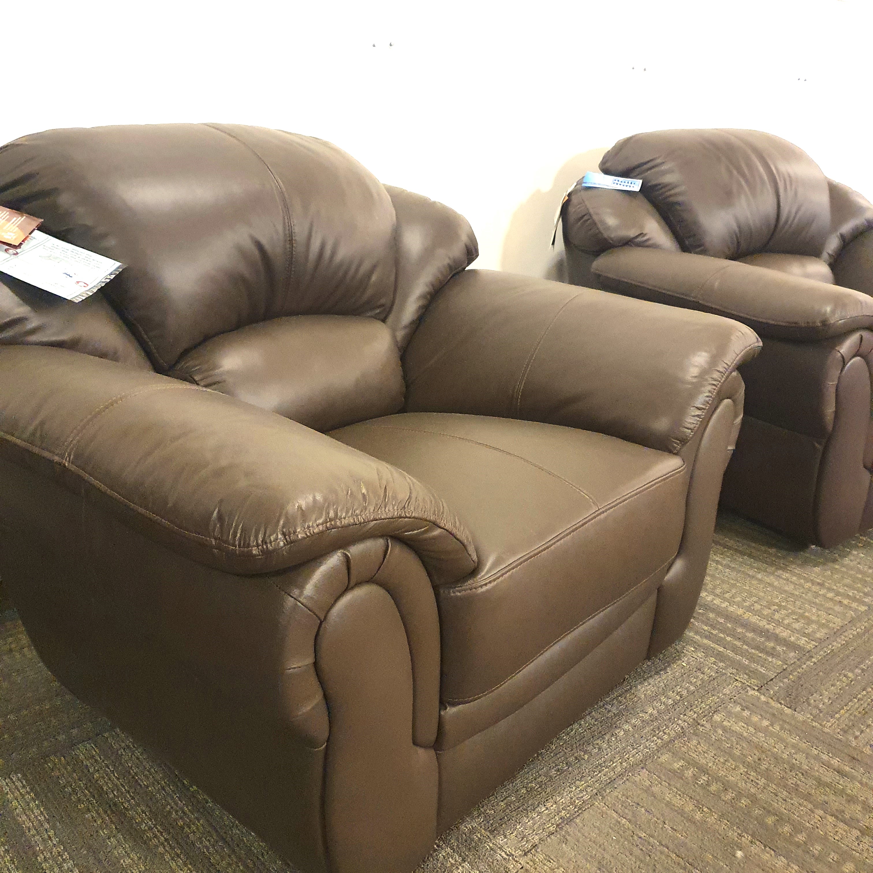 Real Brown Leather Large Quality Arm Chair. 118cm across x 86cm tall x 99cm deep. Rrp £999 - Image 5 of 6