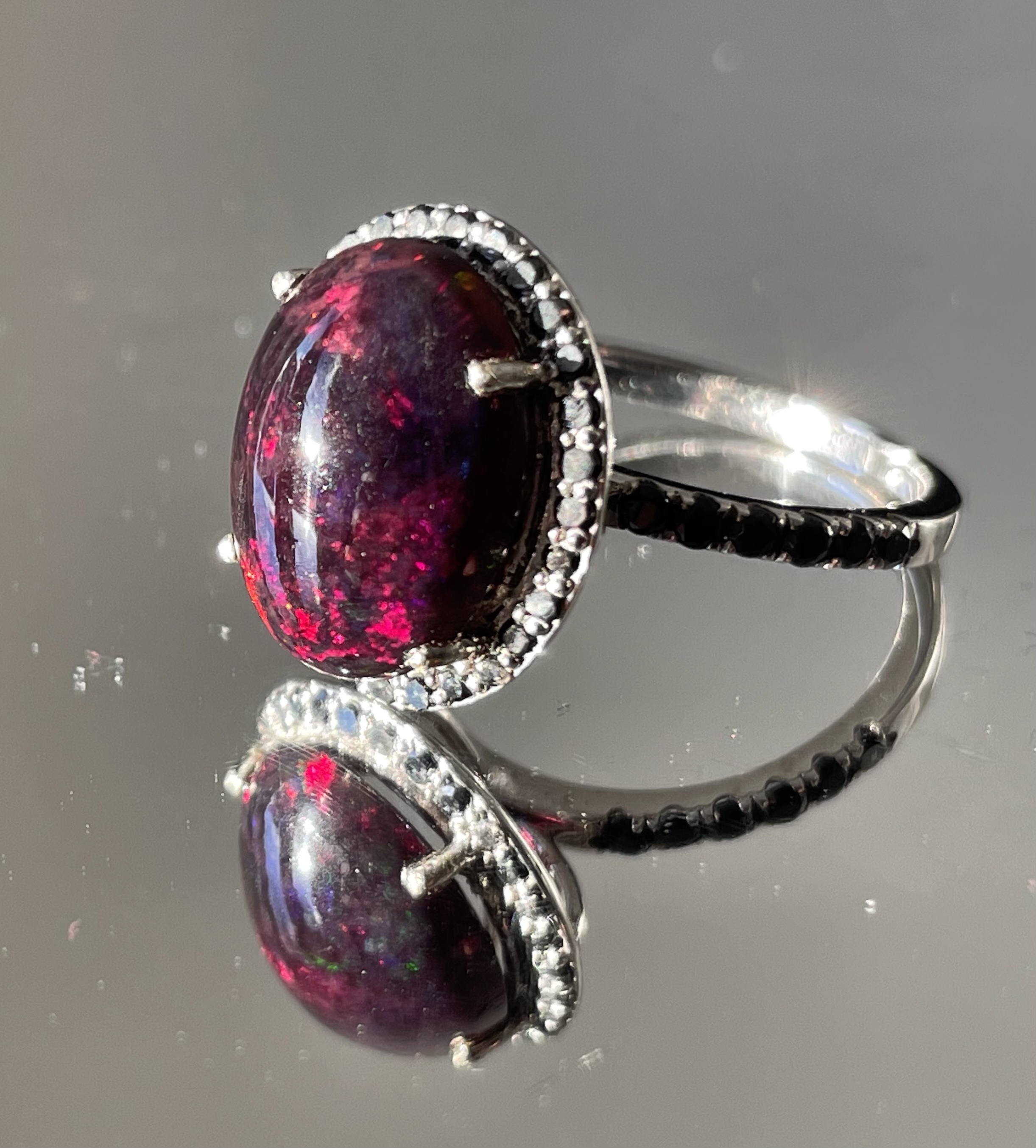 Beautiful 6.49 CT Natural Black Opal Ring With Natural Black Diamond & 18k Gold - Image 3 of 7