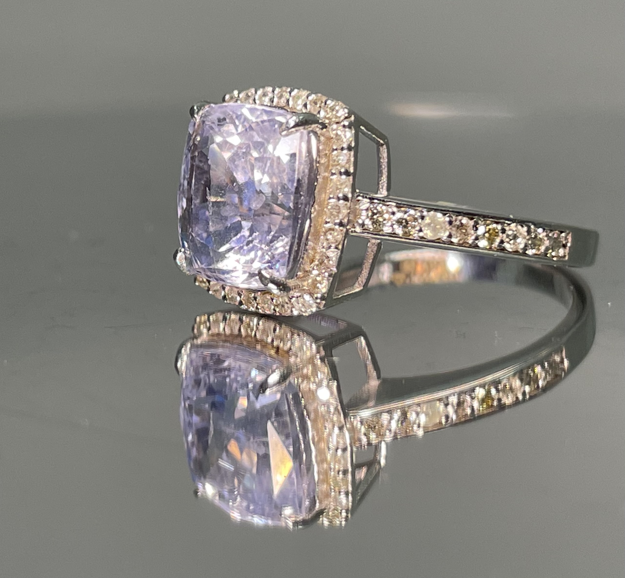 Beautiful 4.74 CT Unheated/Untreated Ceylon Blue Sapphire Diamonds & 18k Gold - Image 7 of 8