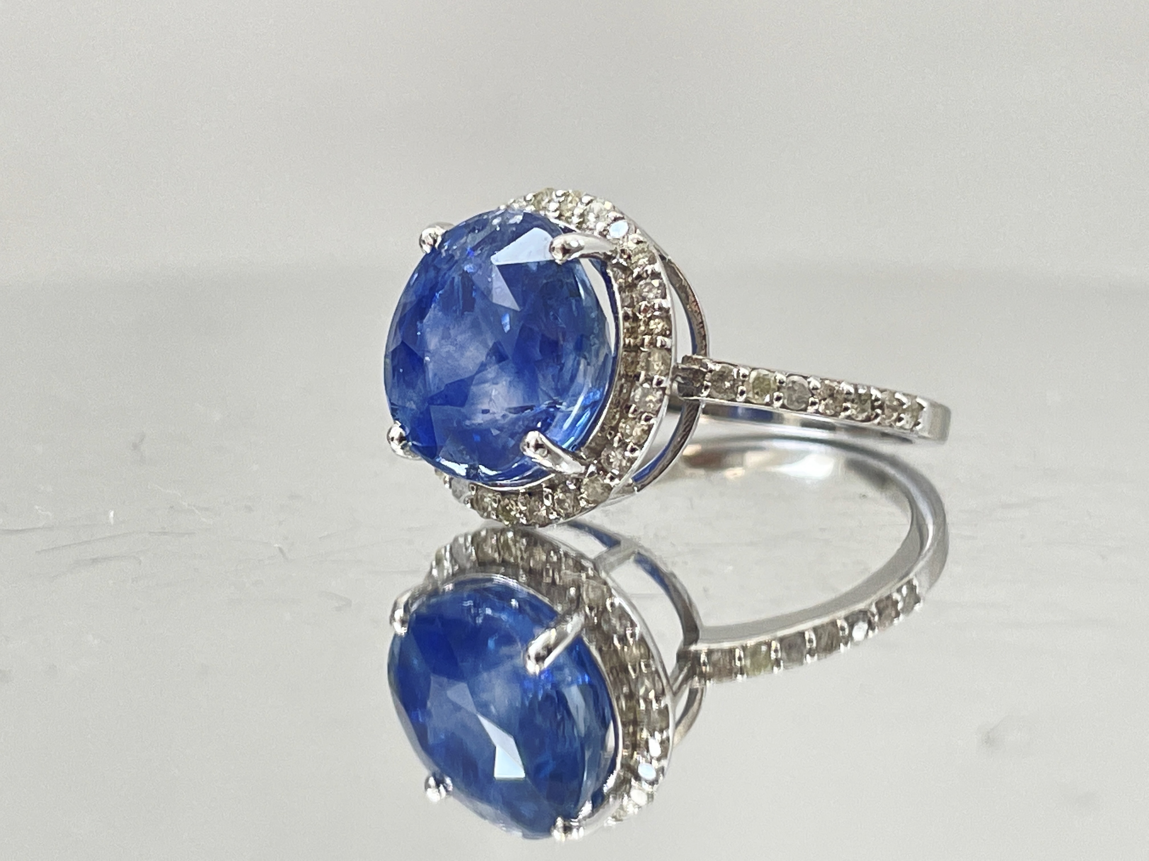 Beautiful 6.62 CT Natural Ceylon Cornflour Blue Sapphire Diamonds & 18k Gold - Image 3 of 6