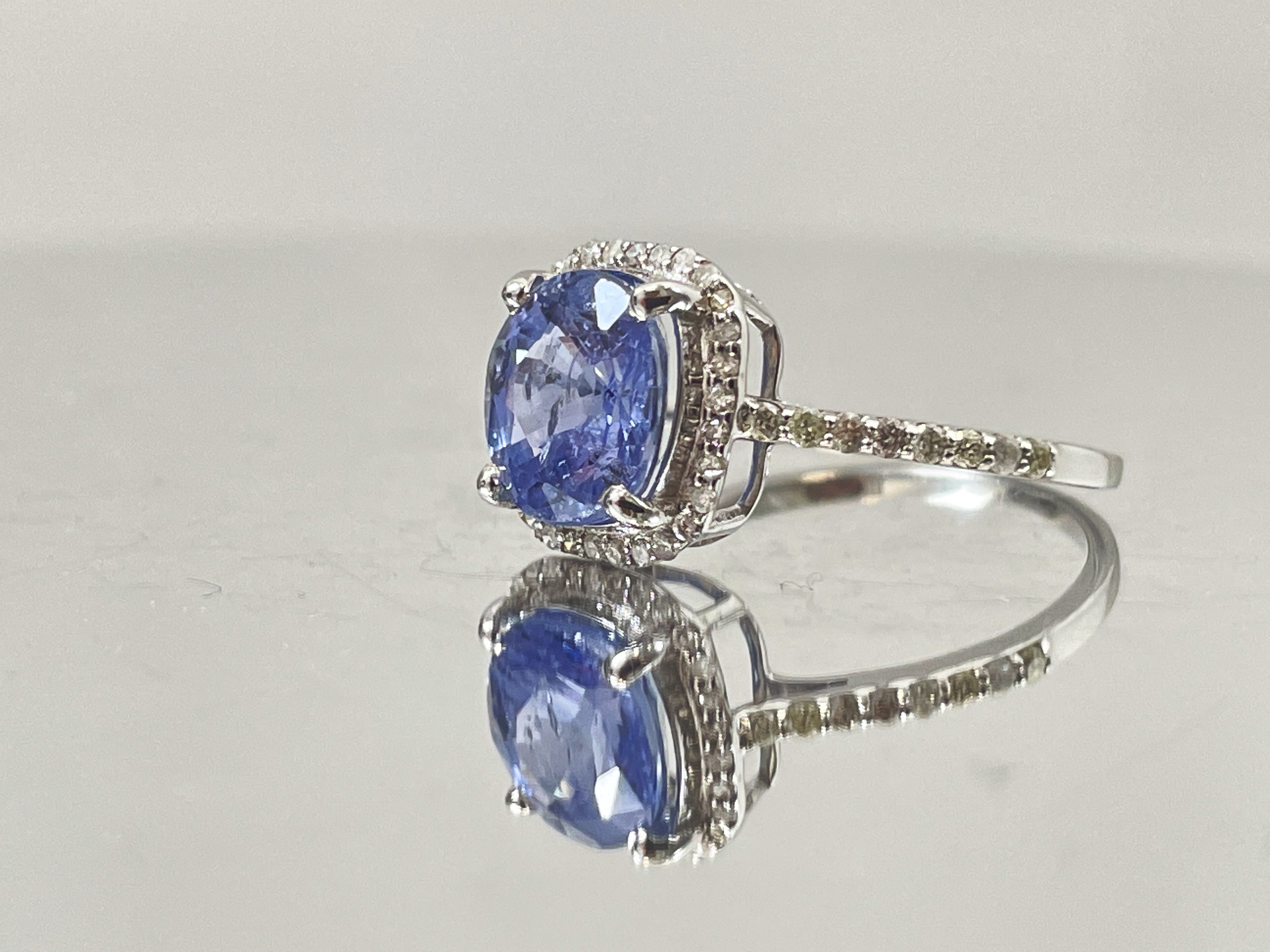 Beautiful 3.05 CT Natural Ceylon Cornflour Blue Sapphire Diamonds & 18k Gold - Image 5 of 6