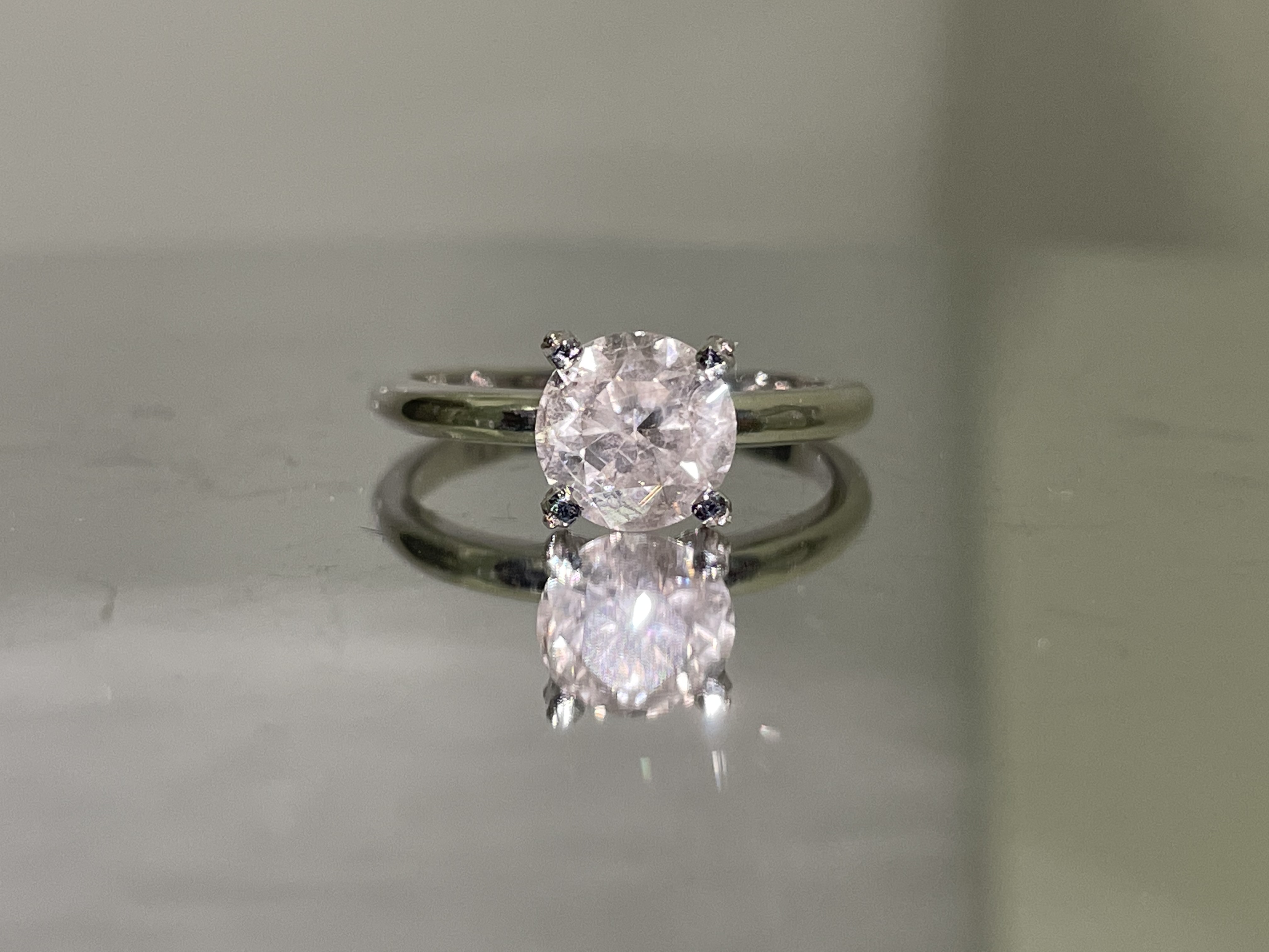 Beautiful Natural 1.72 CT Solitaire Diamond Ring With 18k Gold - Image 10 of 13