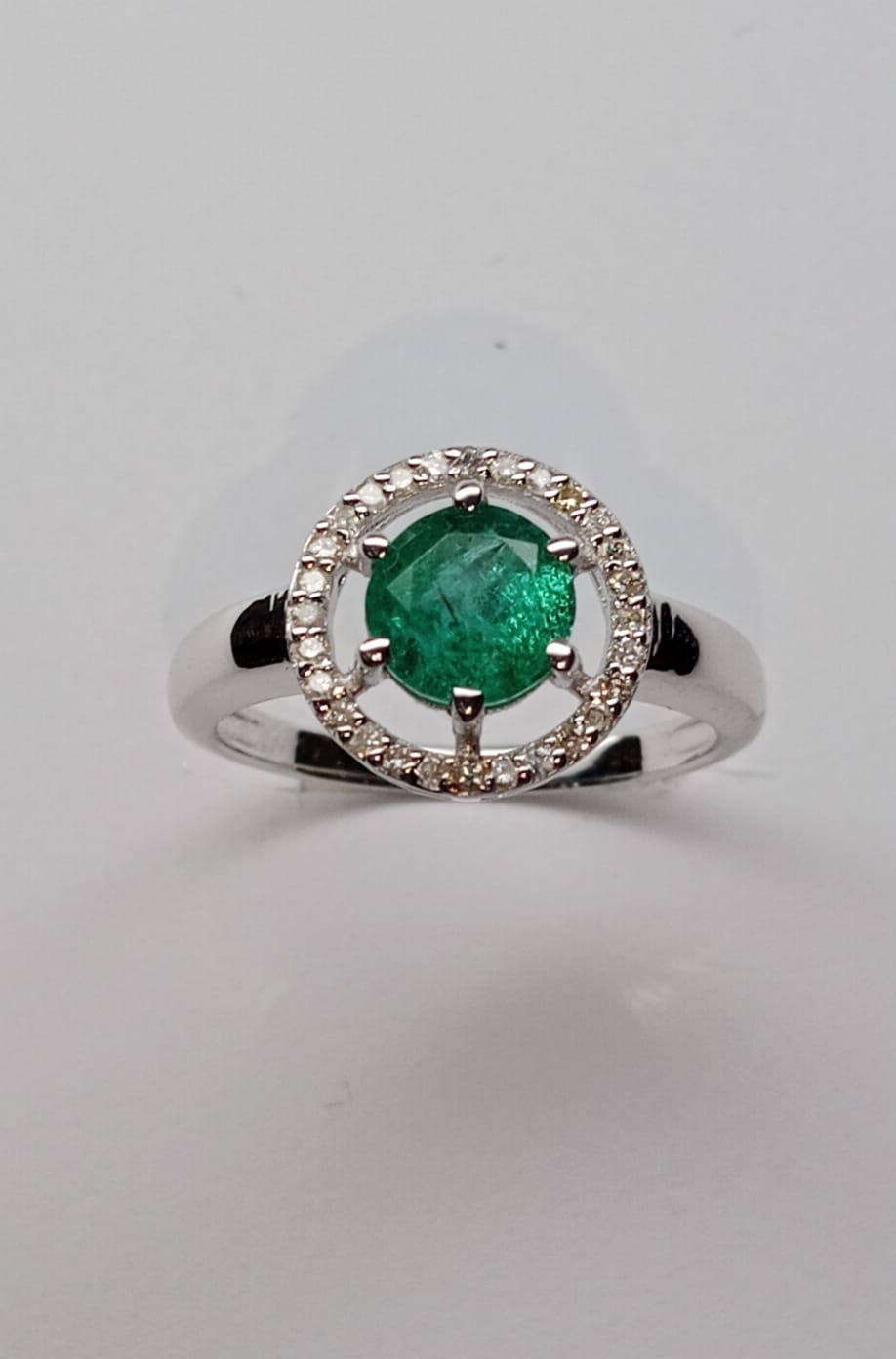 Beautiful Natural Emerald Ring With Natural Diamonds And 18k Gold - Image 6 of 8