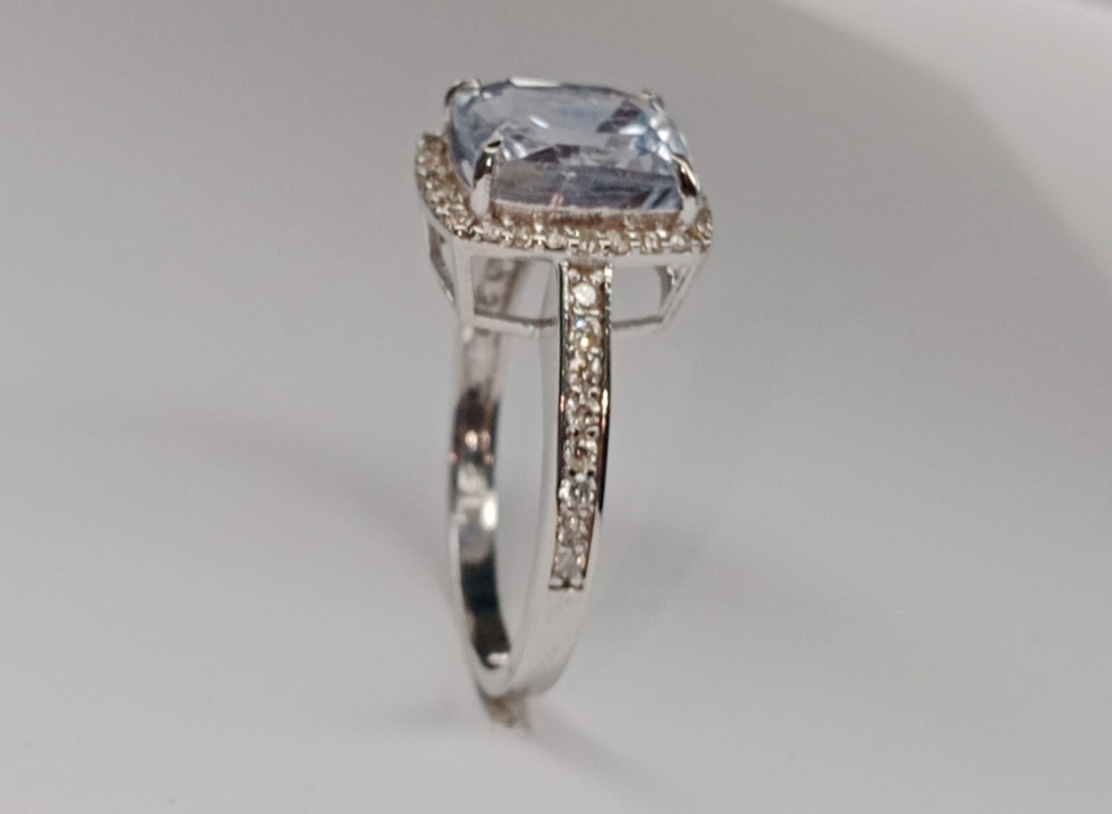 Beautiful 4.74 CT Unheated/Untreated Ceylon Blue Sapphire Diamonds & 18k Gold - Image 4 of 8