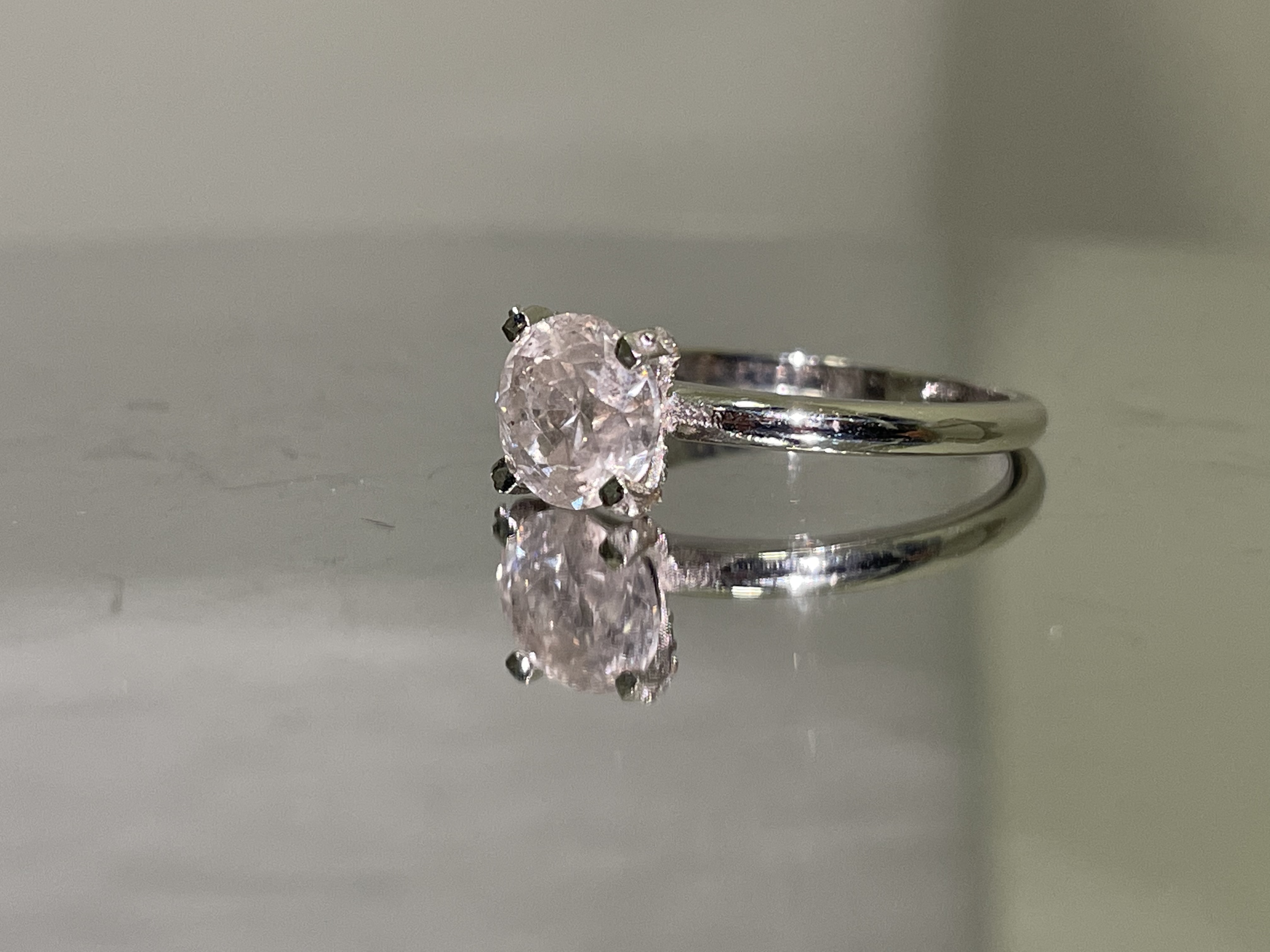 Beautiful Natural 1.72 CT Solitaire Diamond Ring With 18k Gold - Image 12 of 13