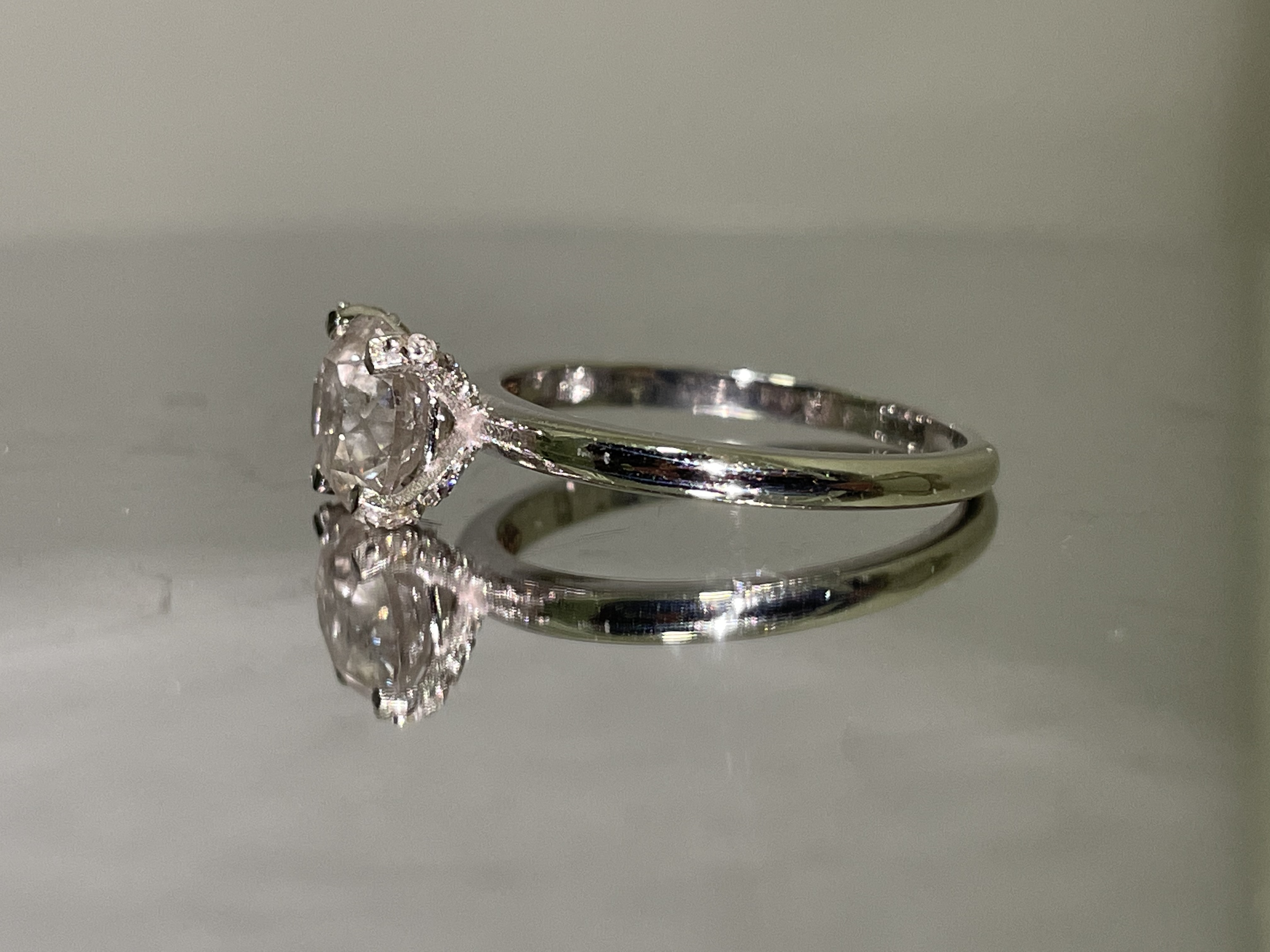 Beautiful Natural 1.72 CT Solitaire Diamond Ring With 18k Gold - Image 4 of 13