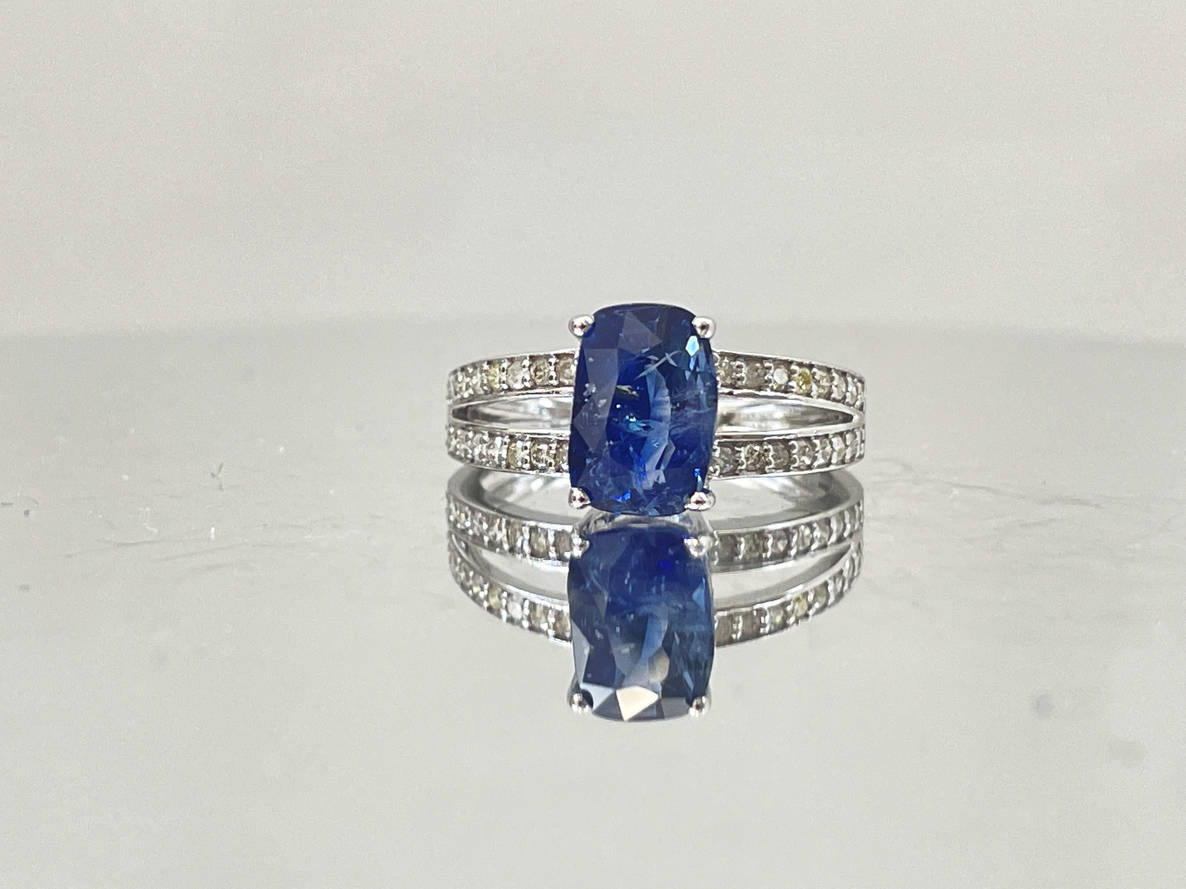 Beautiful 3.16 CT Natural Ceylon Cornflour Blue Sapphire Diamonds & 18k Gold - Image 3 of 6