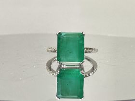 Beautiful 7.19CT Natural Emerald With Natural Diamonds & 18k White Gold