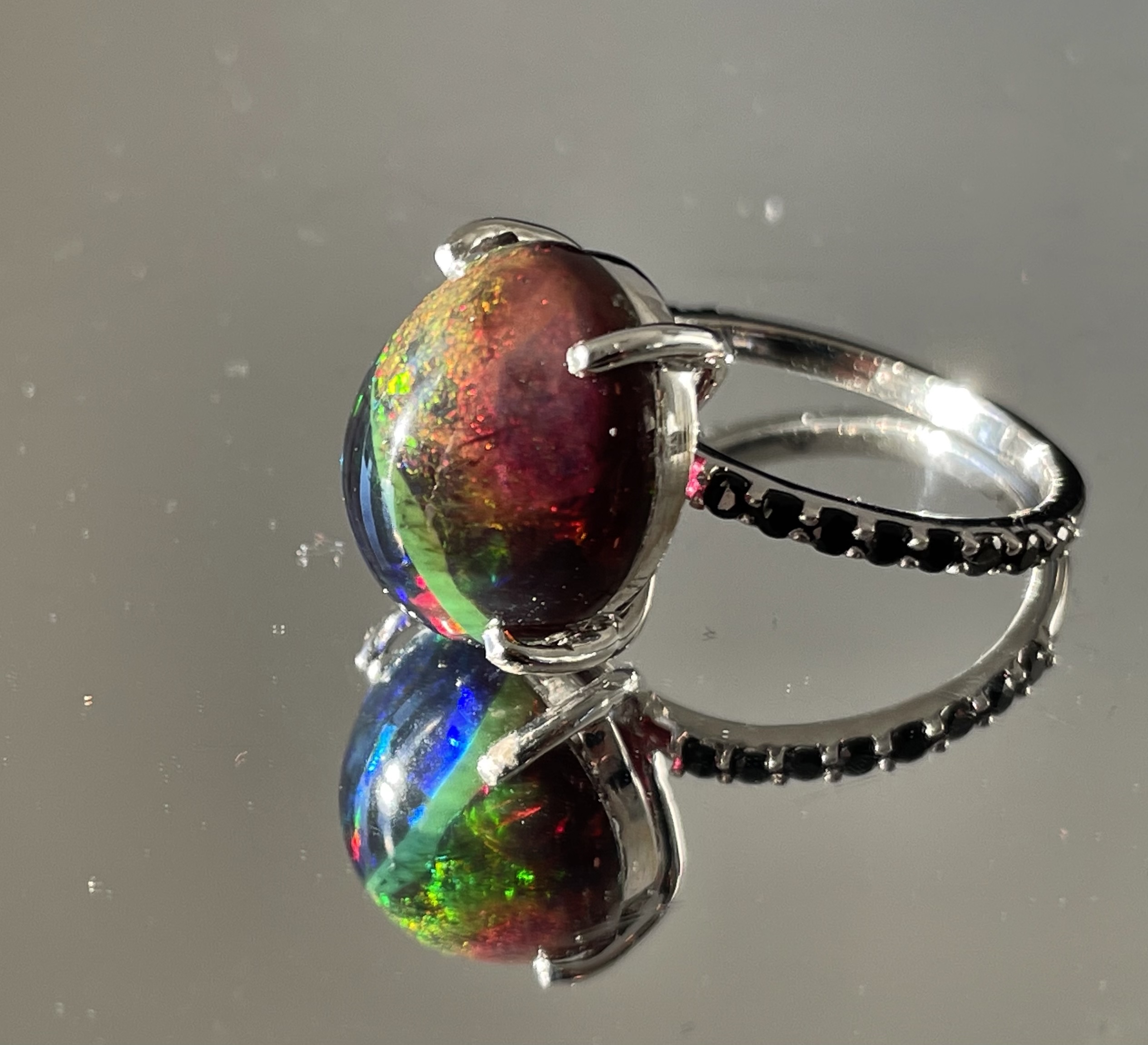 Beautiful 7.45 CT Natural Black Opal Ring With Natural Black Diamond & 18k Gold - Image 6 of 8