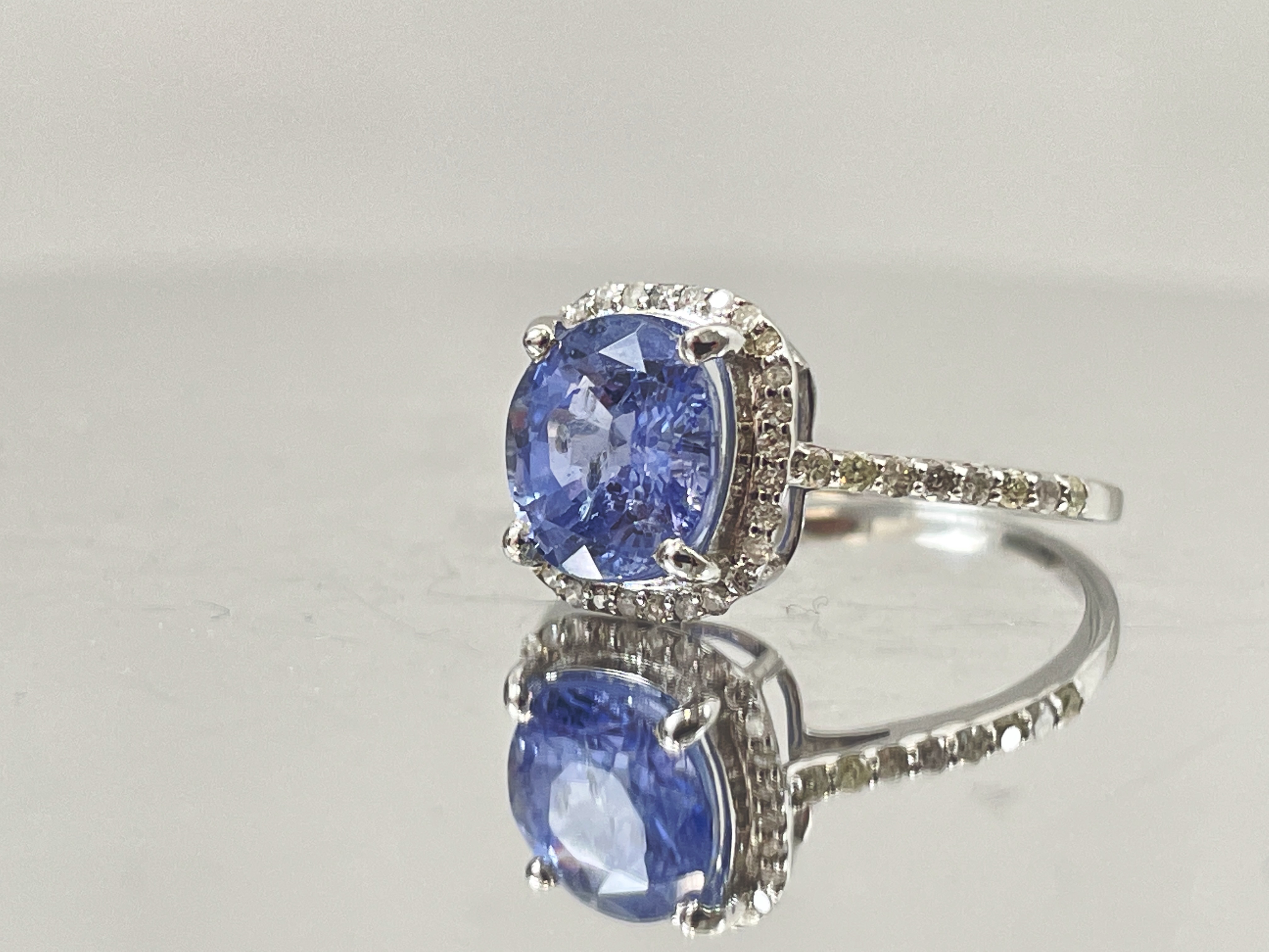 Beautiful 3.05 CT Natural Ceylon Cornflour Blue Sapphire Diamonds & 18k Gold - Image 2 of 6