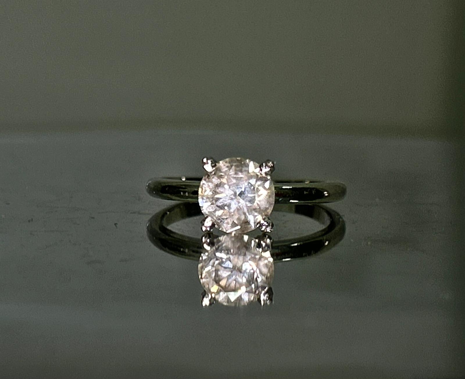 Beautiful Natural 1.72 CT Solitaire Diamond Ring With 18k Gold - Image 3 of 13