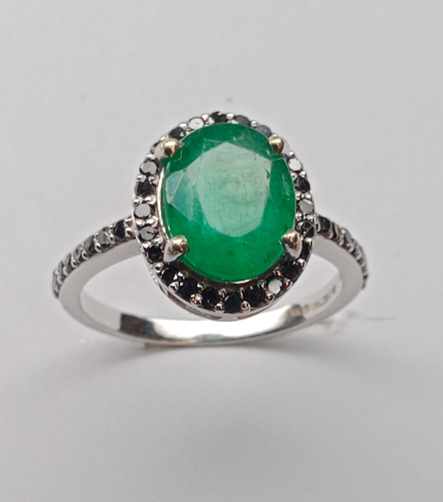 Beautiful Natural Emerald Ring With Natural Black Diamonds And 18k Gold - Image 3 of 6