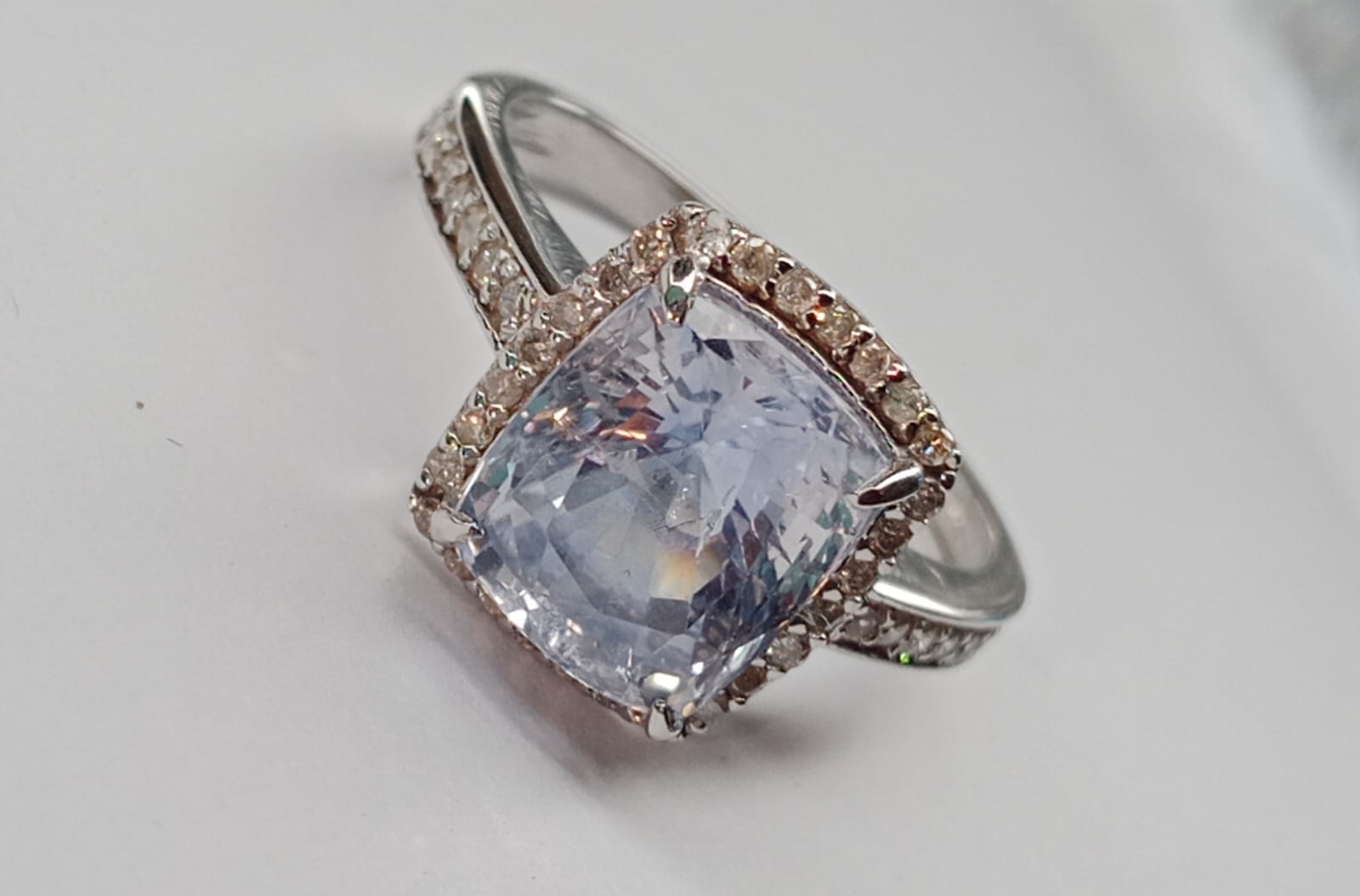 Beautiful 4.74 CT Unheated/Untreated Ceylon Blue Sapphire Diamonds & 18k Gold - Image 6 of 8