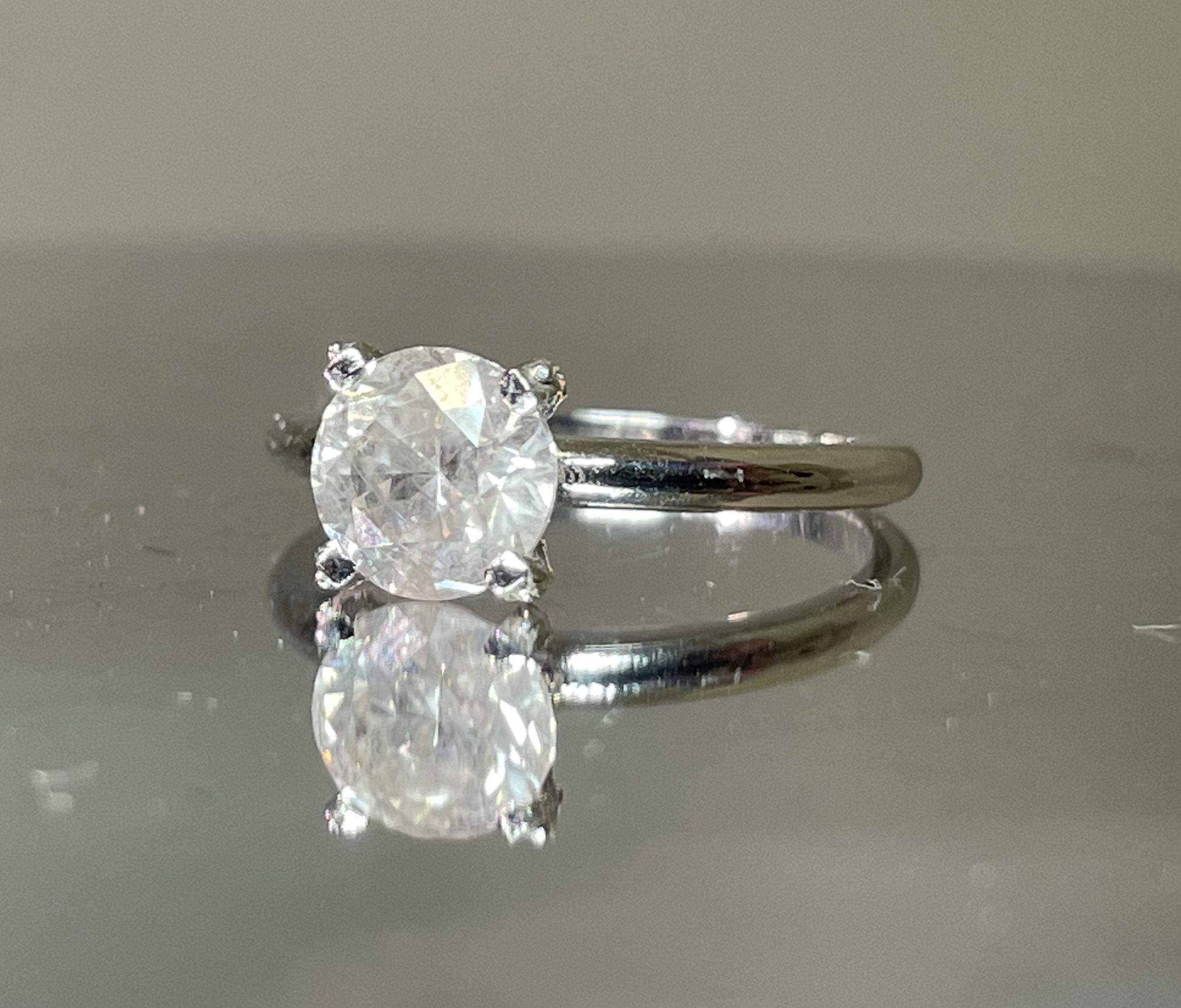 Beautiful Natural 1.72 CT Solitaire Diamond Ring With 18k Gold - Image 7 of 13