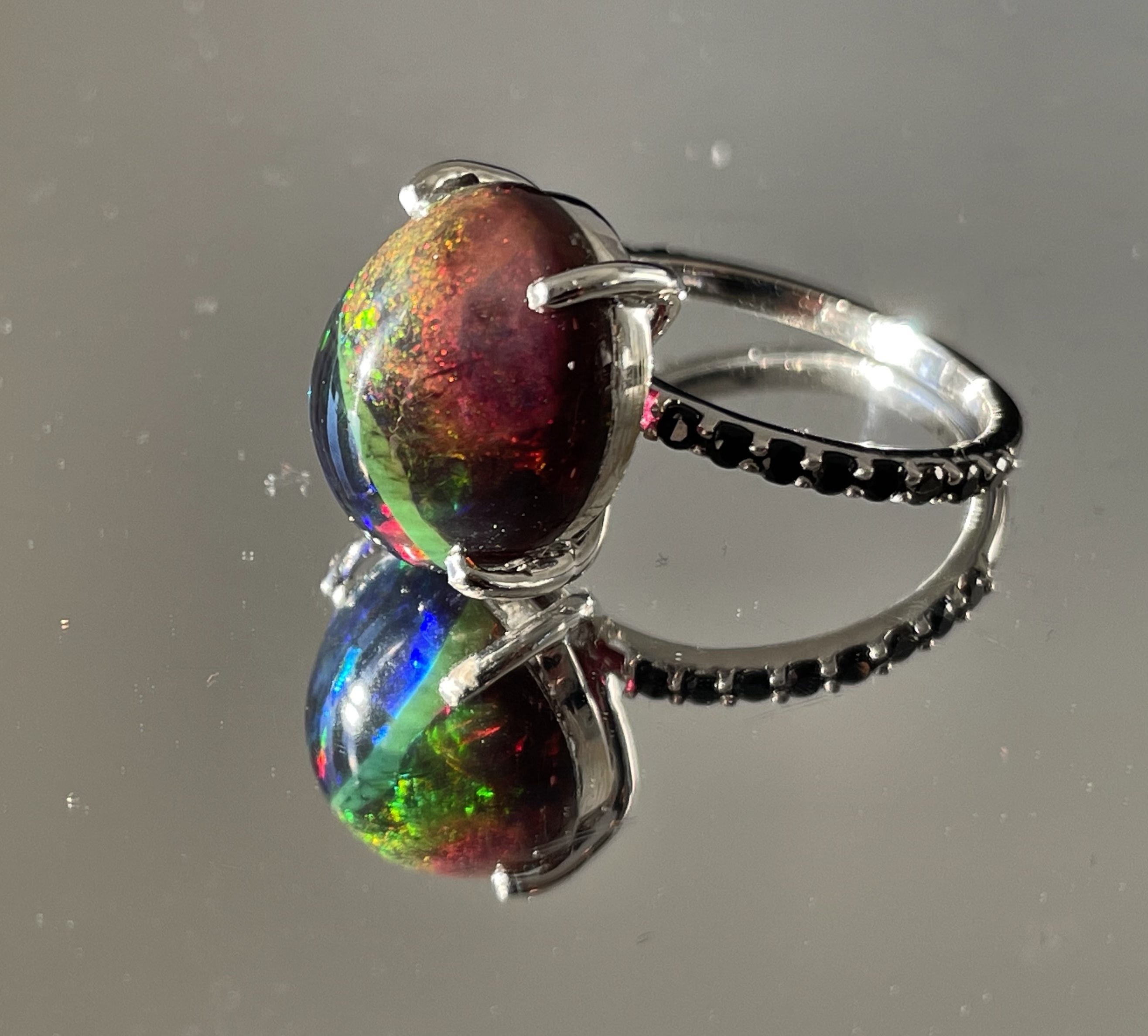 Beautiful 7.45 CT Natural Black Opal Ring With Natural Black Diamond & 18k Gold - Image 4 of 8