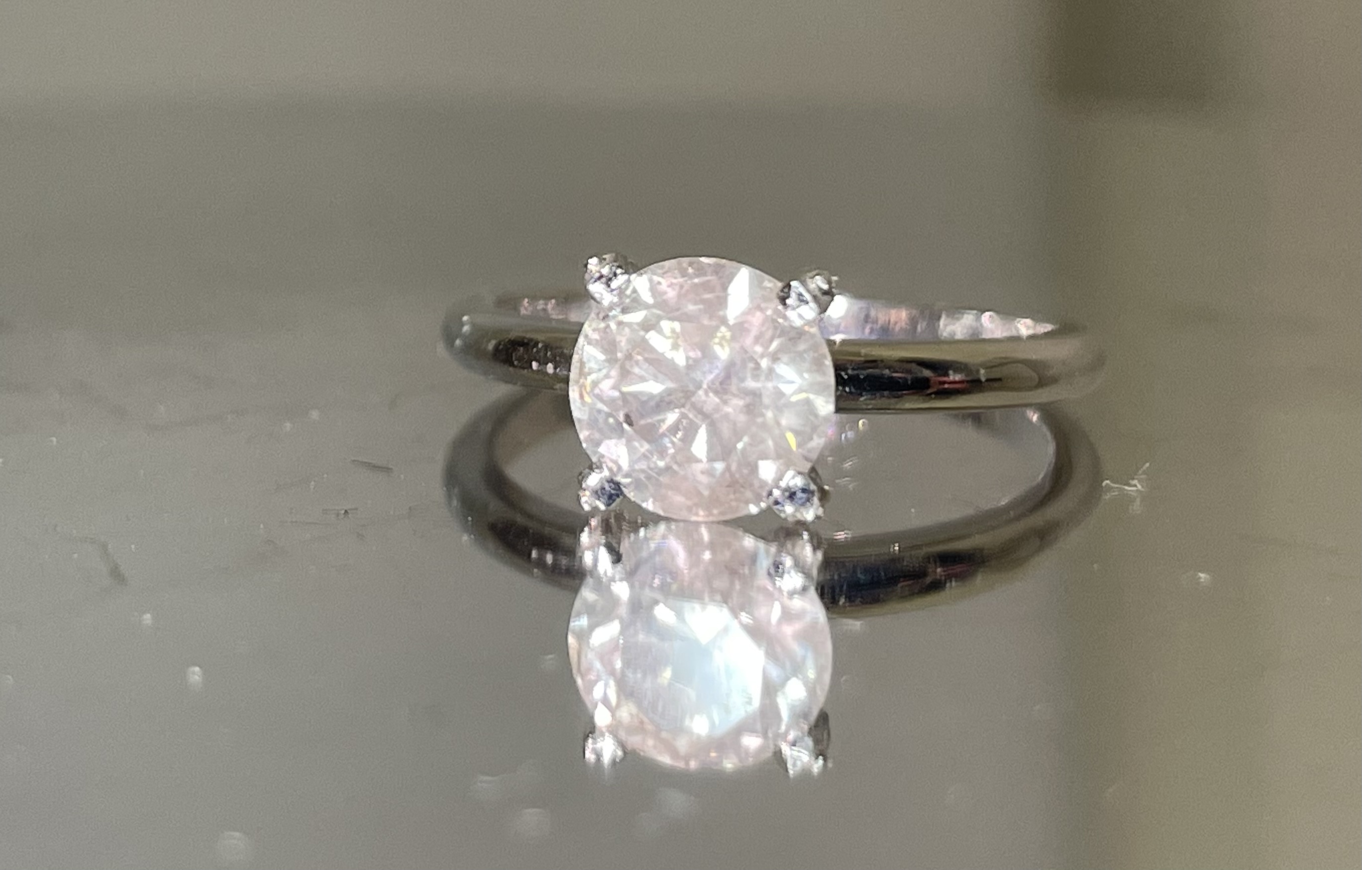 Beautiful Natural 1.72 CT Solitaire Diamond Ring With 18k Gold - Image 9 of 13