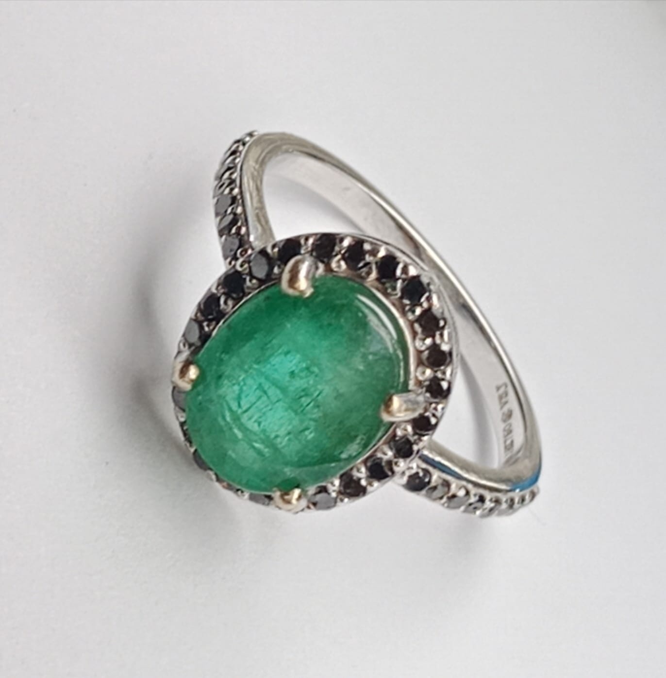 Beautiful Natural Emerald Ring With Natural Black Diamonds And 18k Gold - Image 4 of 6