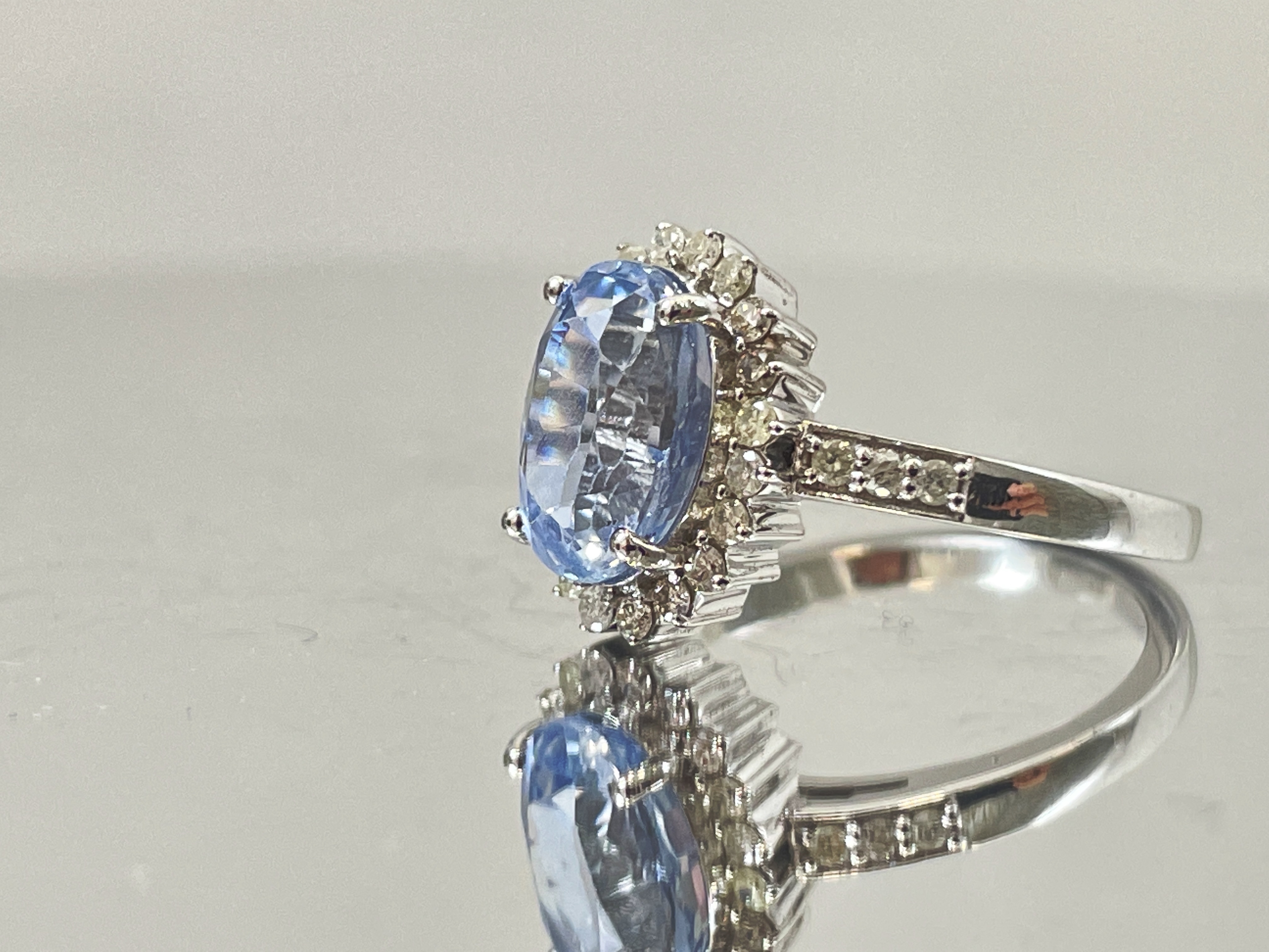 3.13 CT Unheated/Untreated Ceylon Cornflour Blue Sapphire Diamonds & 18k Gold