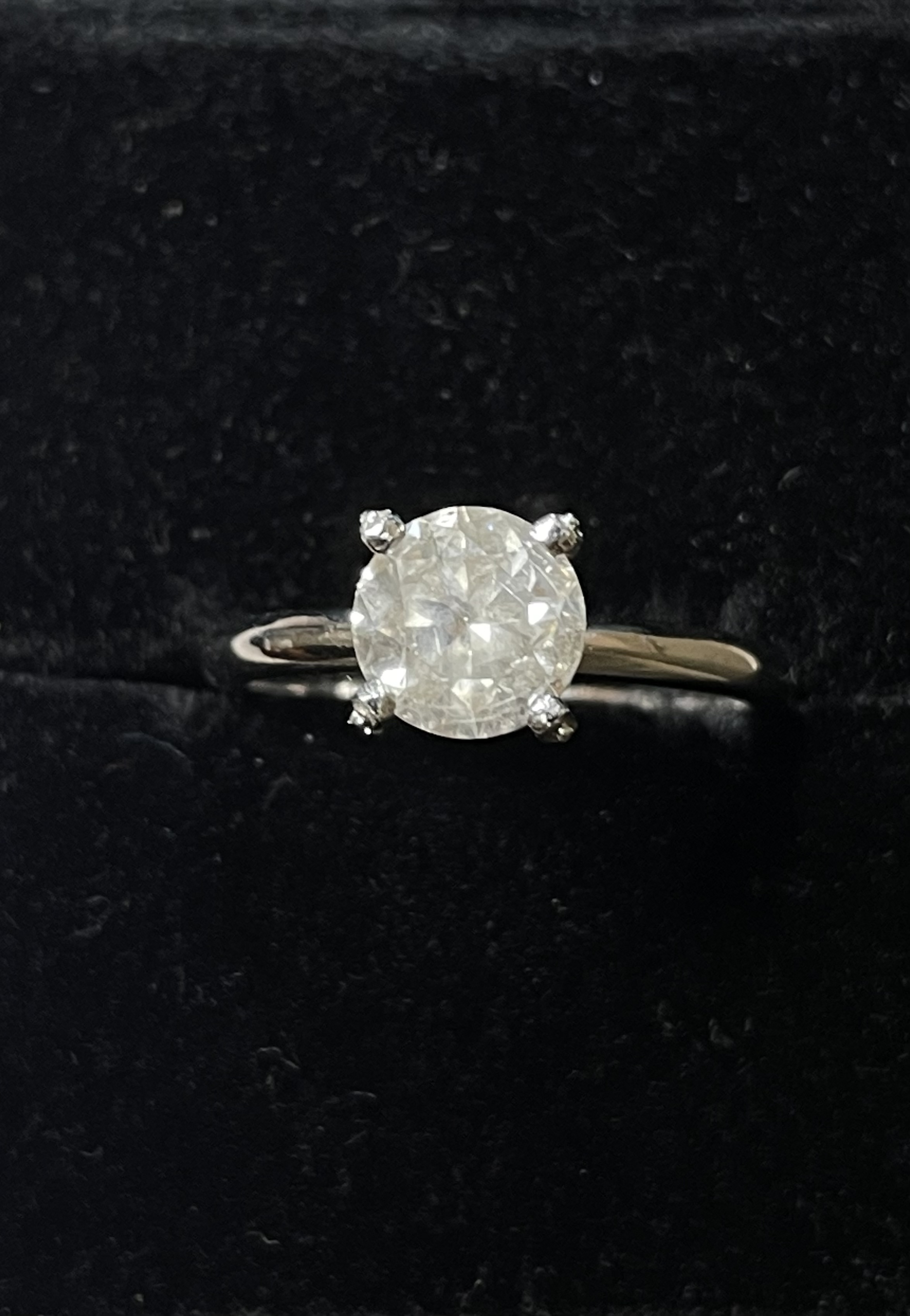 Beautiful Natural 1.72 CT Solitaire Diamond Ring With 18k Gold - Image 6 of 13