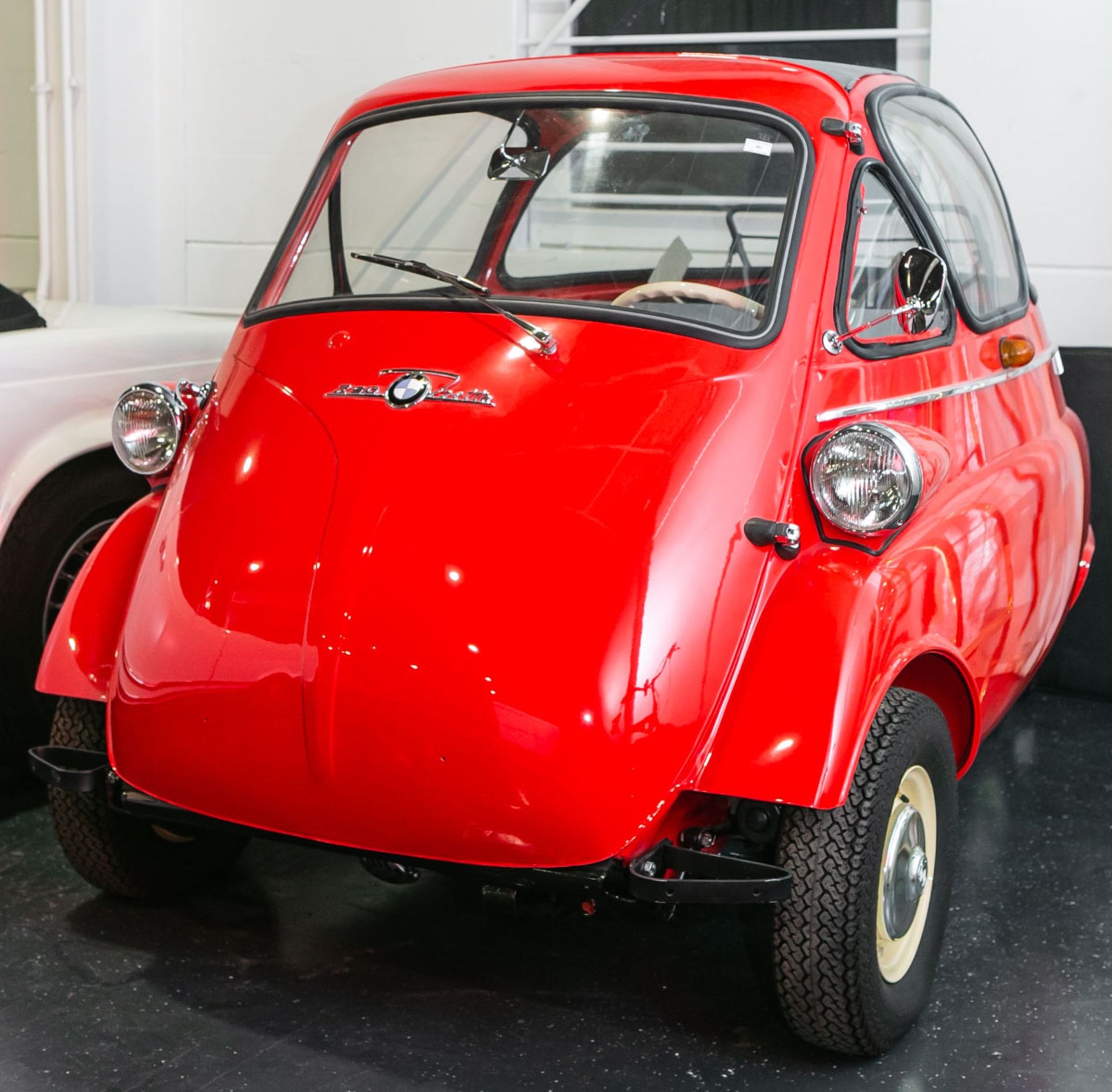 Sehr seltene restaurierte BMW Isetta Ur-Standard