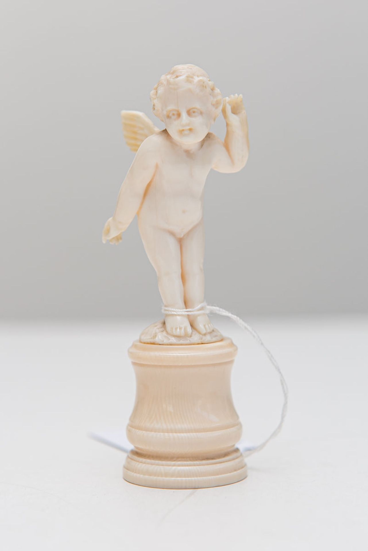 Elfenbeinschnitzerei "Putto"