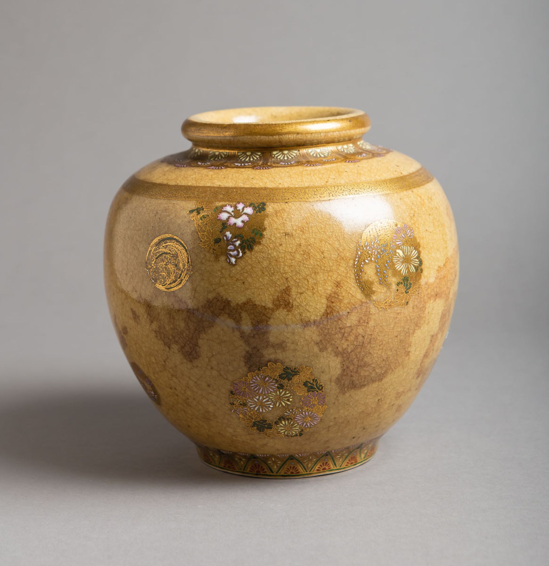 Satsuma Vase (Japan, Alter unbekannt)