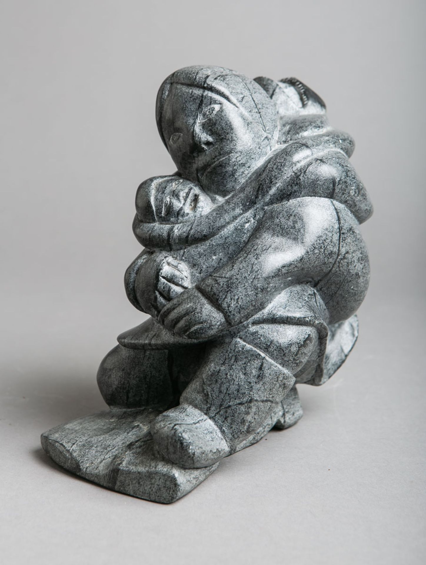 Tookalook, Lucassi (geb. 1917), Inuit-Figur "Mutter und Kind" (Povungnituk)