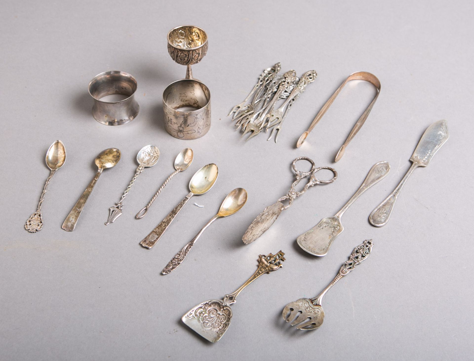 Mehrteiliges Konvolut von Silberteilen / Servierteilen, 800-925 Silber