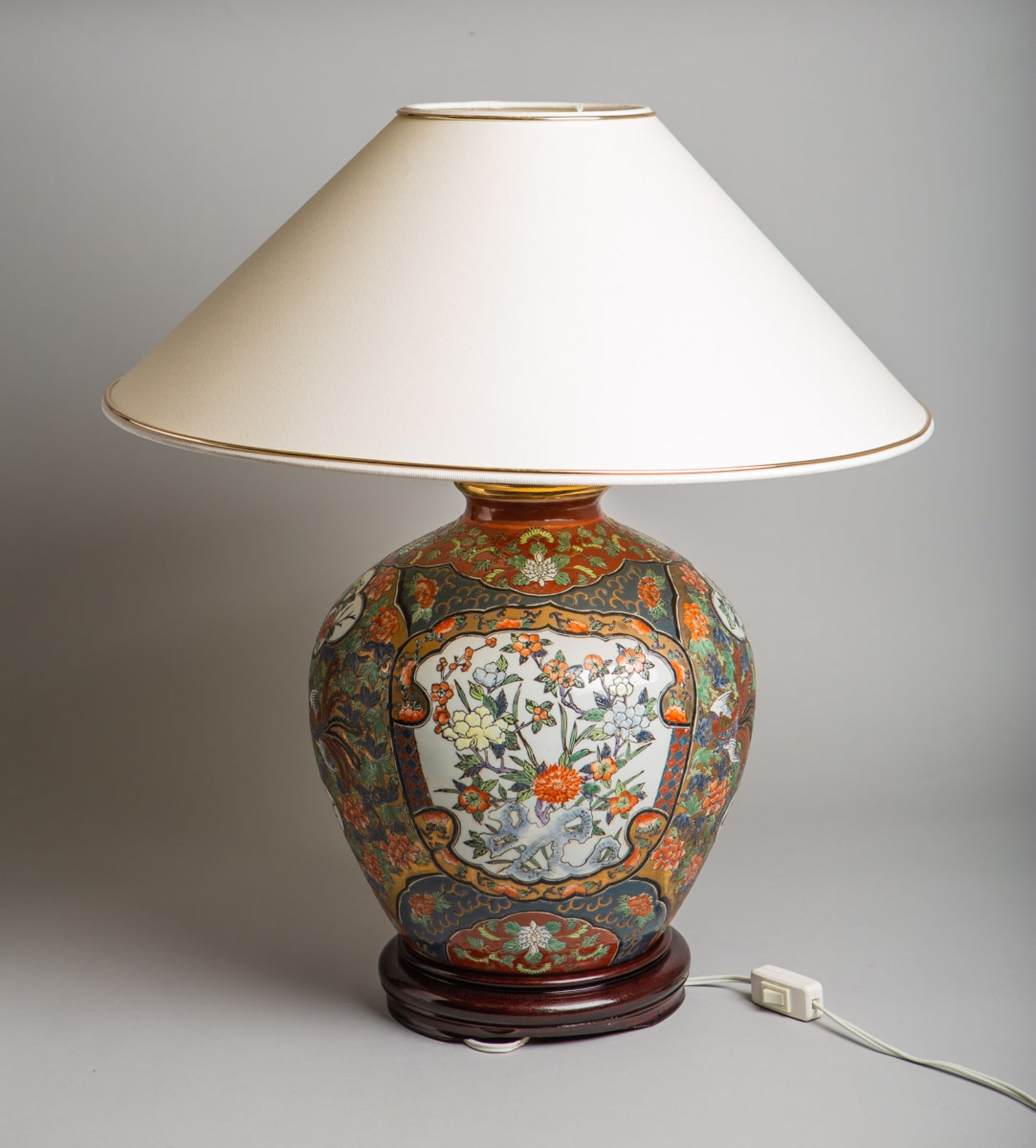 Zur Tischlampe umgebaute Vase (wohl China)