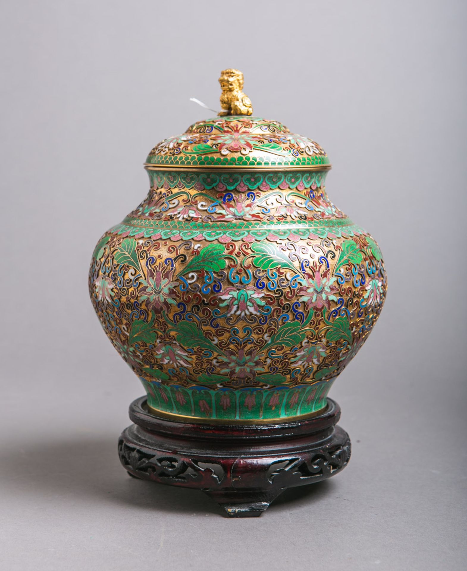 Cloisonné-Deckelvase (Asien)