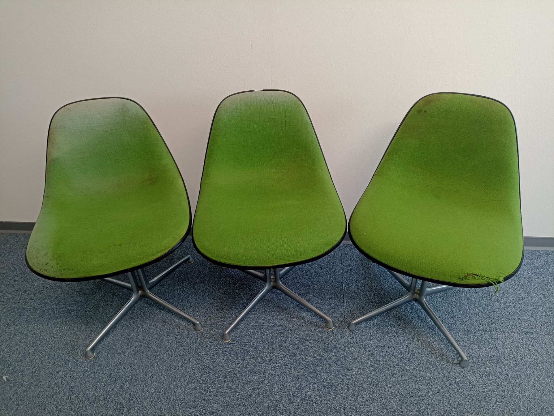 3-teiliges Set von Stühlen "Side Chair / La Fonda" (Herman Miller, Design: Charles und Ray Eames) - Bild 2 aus 4