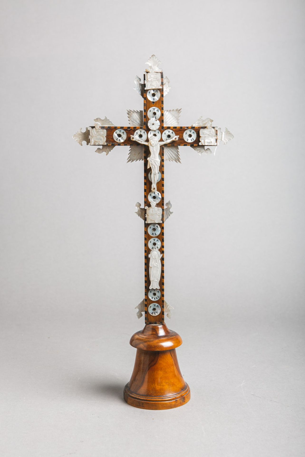 Tischstandkreuz (wohl Italien, um 1900)