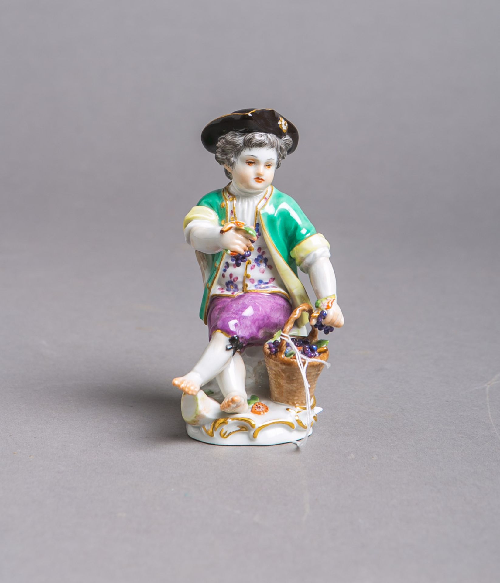 Porzellanfigur "Knabe mit Trauben" (Meissen)