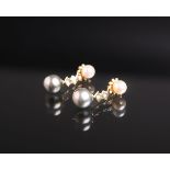 Paar Ohrhänger mit Perlen und Brillantbesatz 750 GG (Juwelier Goldbaur)
