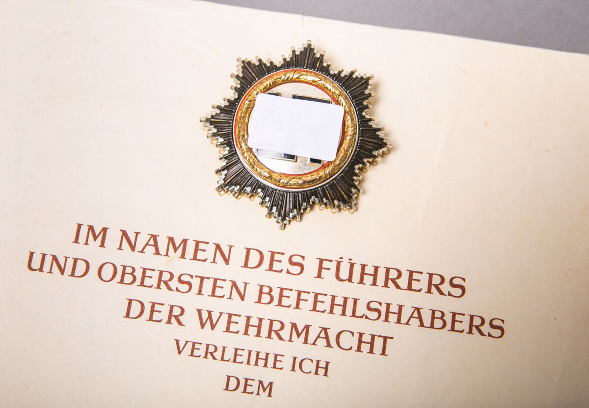 Große Urkunde u. Auszeichnung "Das Deutsche Kreuz in Gold" (2. WK, 1944) - Bild 2 aus 2