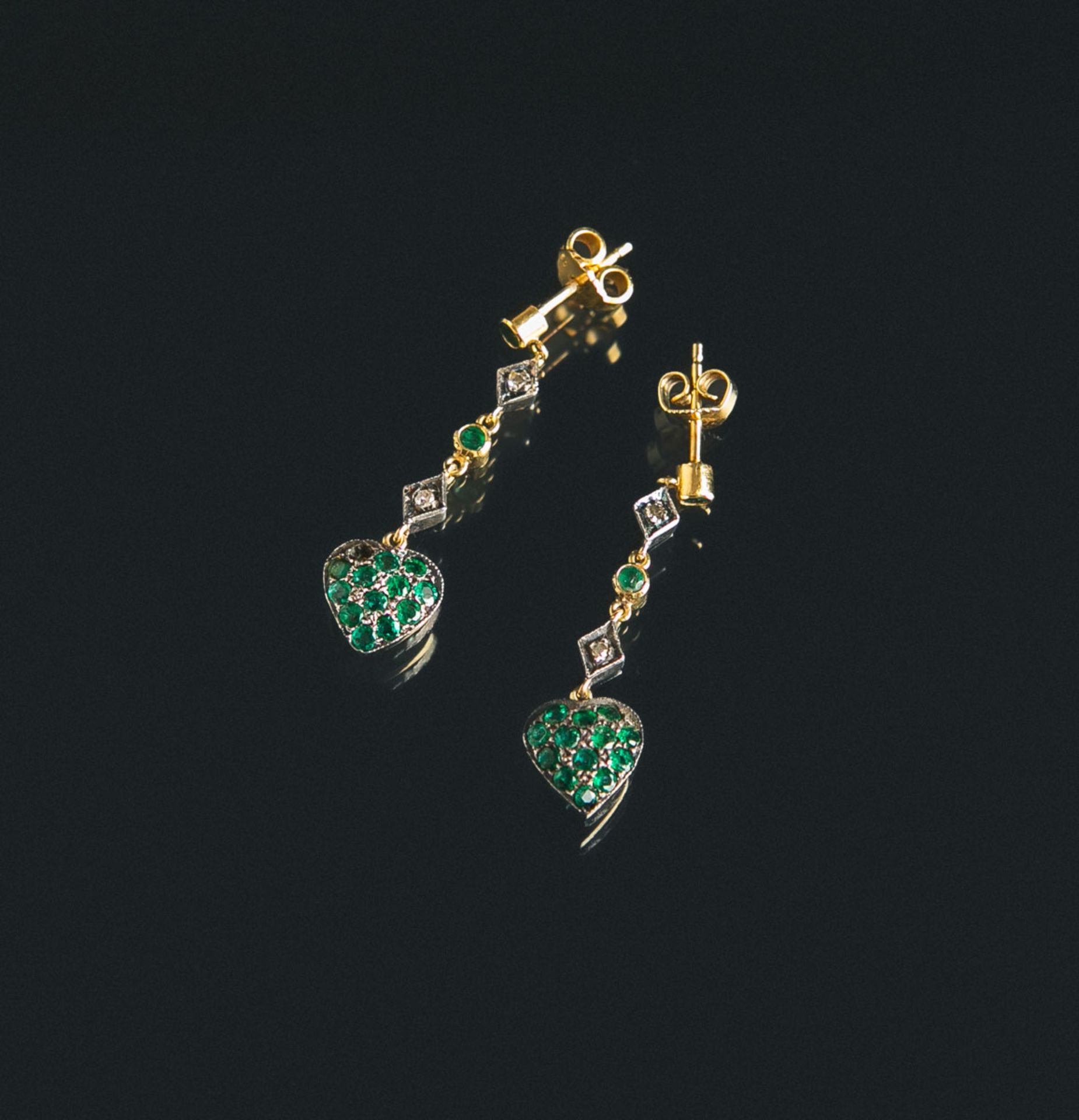 Paar Ohrhänger mit Smaragdbesatz 750 GG