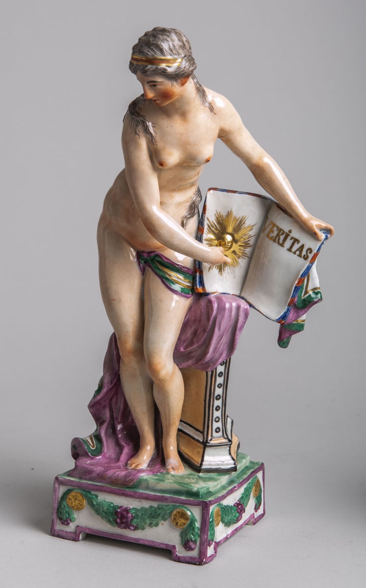 Porzellanfigur "Veritas" (Ludwigsburg, Ende 18. Anfang 19. Jh.)