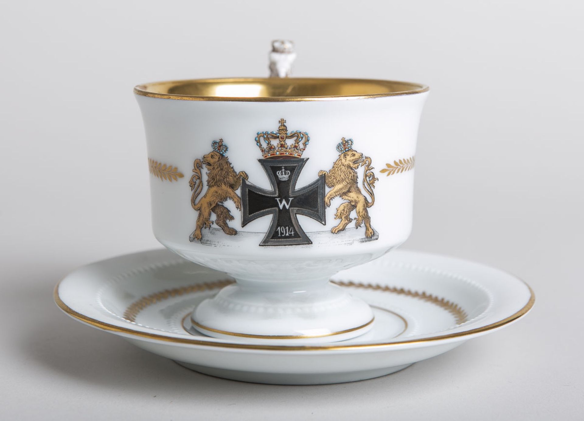 Tasse mit Unterteller mit Goldrand und Verzierungen, königl. privat Tettau, Bayern - Bild 2 aus 2