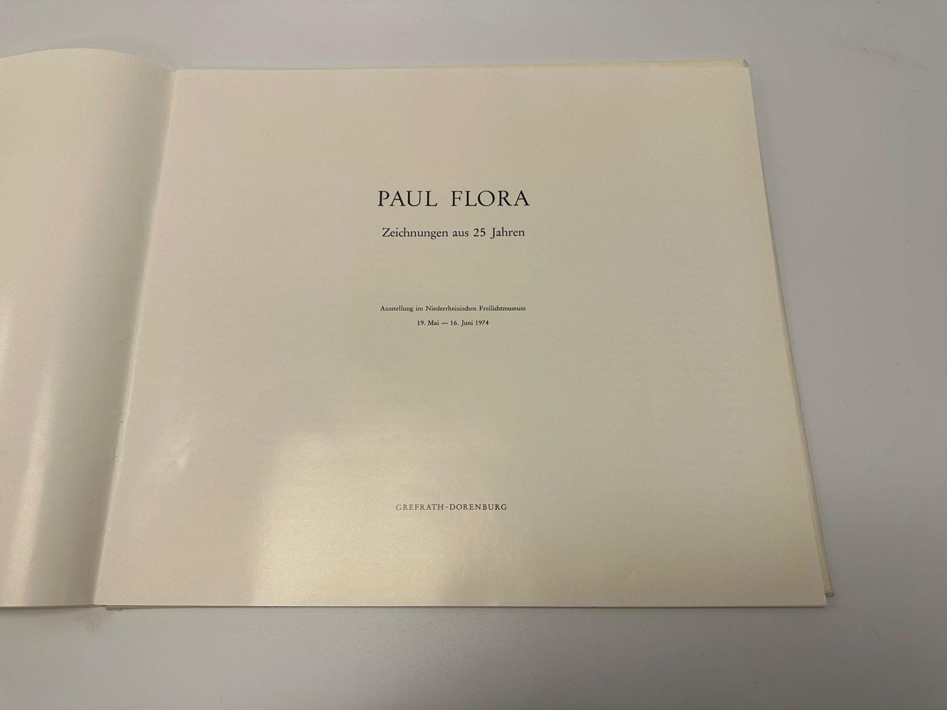 Flora, Paul (1922 - 2009), Mappe mit 15 Druckgrafiken - Image 4 of 25