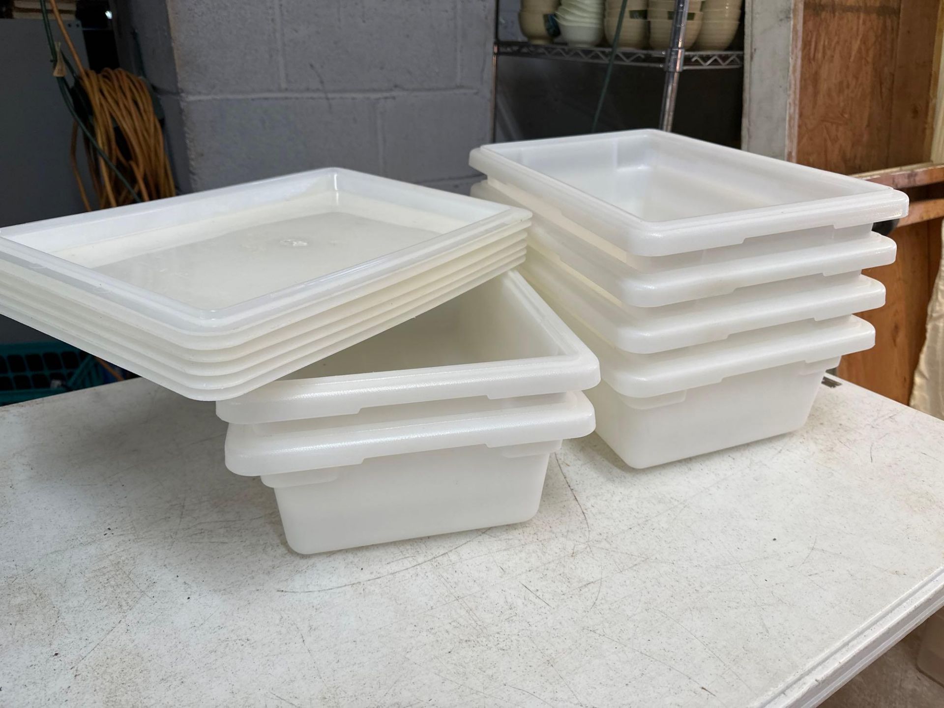 Cambro food storage container with lids 12x18x6 - Image 2 of 3