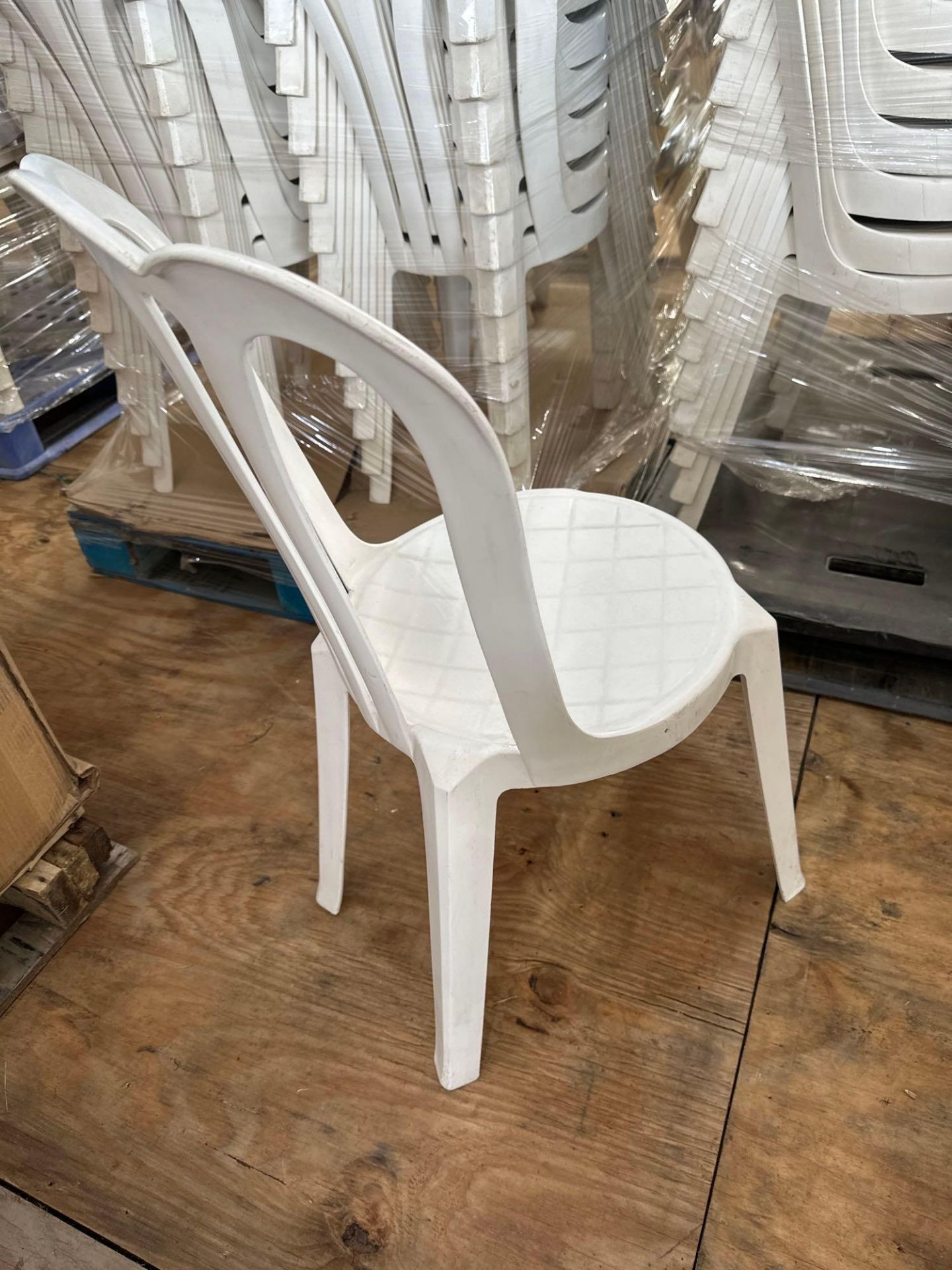White Scallop Chair - Image 2 of 3