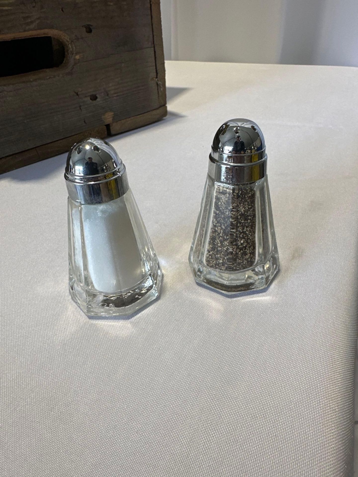 Salt/ Pepper Shaker SET (crate charges 10 x $6 will be added to your invoice)